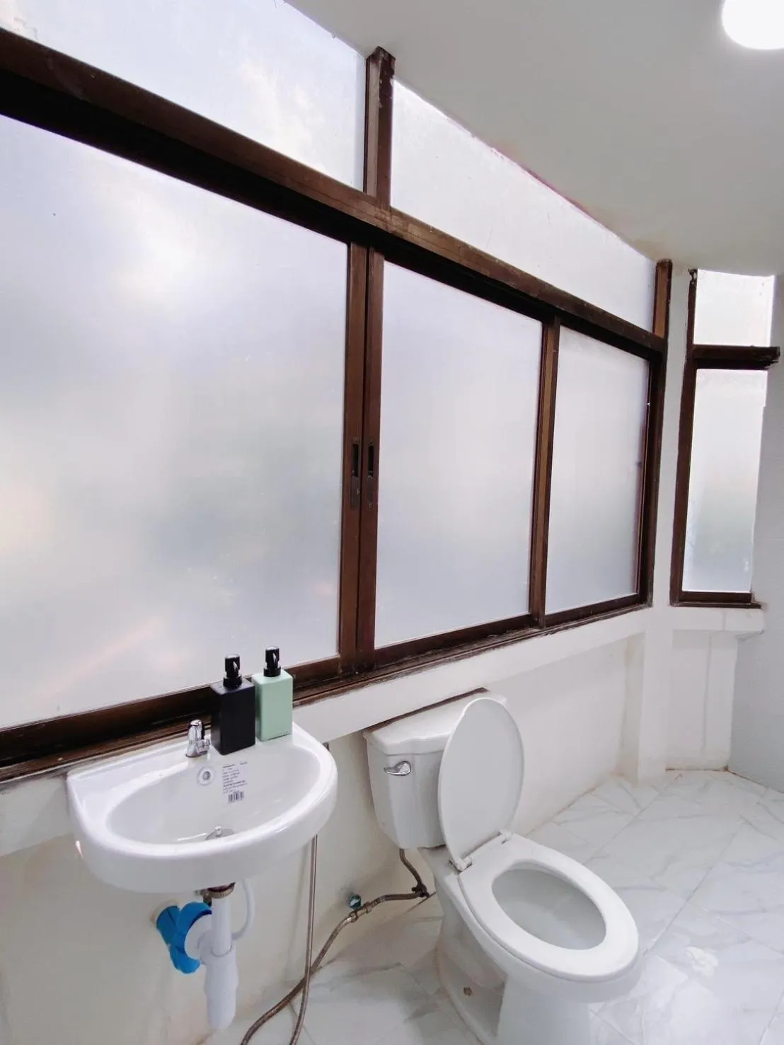 Bathroom in XX GO INN MRT Hua Lamphong Yaowarat