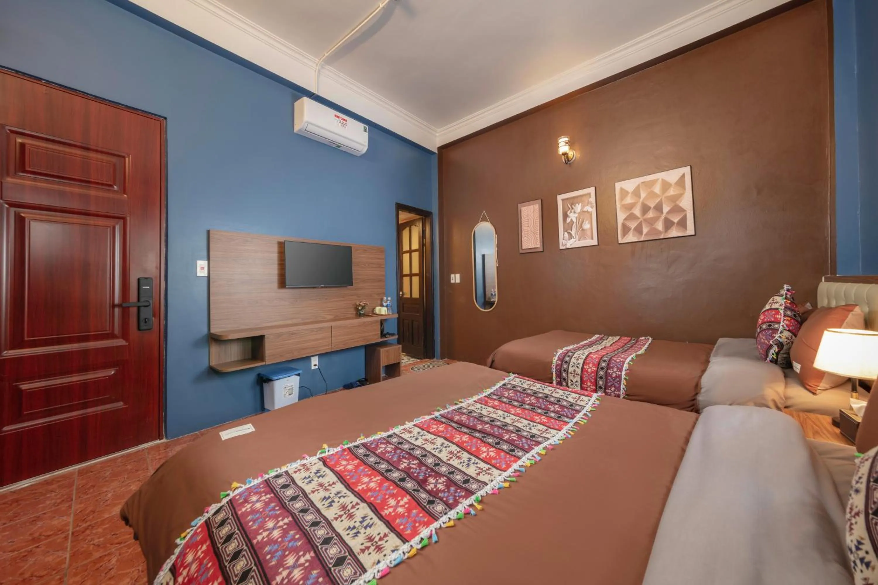 TV and multimedia, Bed in Little View Homestay