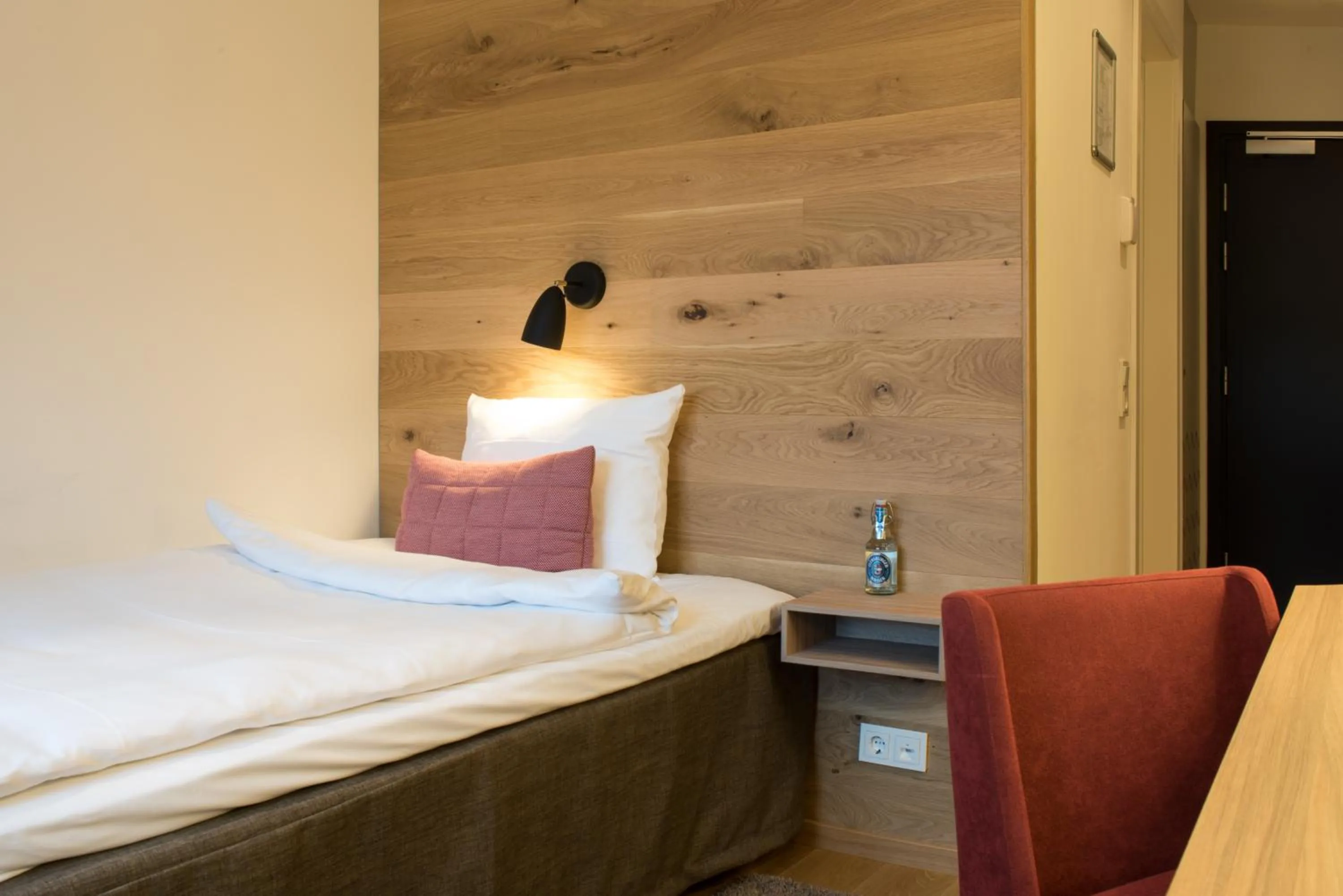 Photo of the whole room, Bed in Hotel Alte Post Flensburg