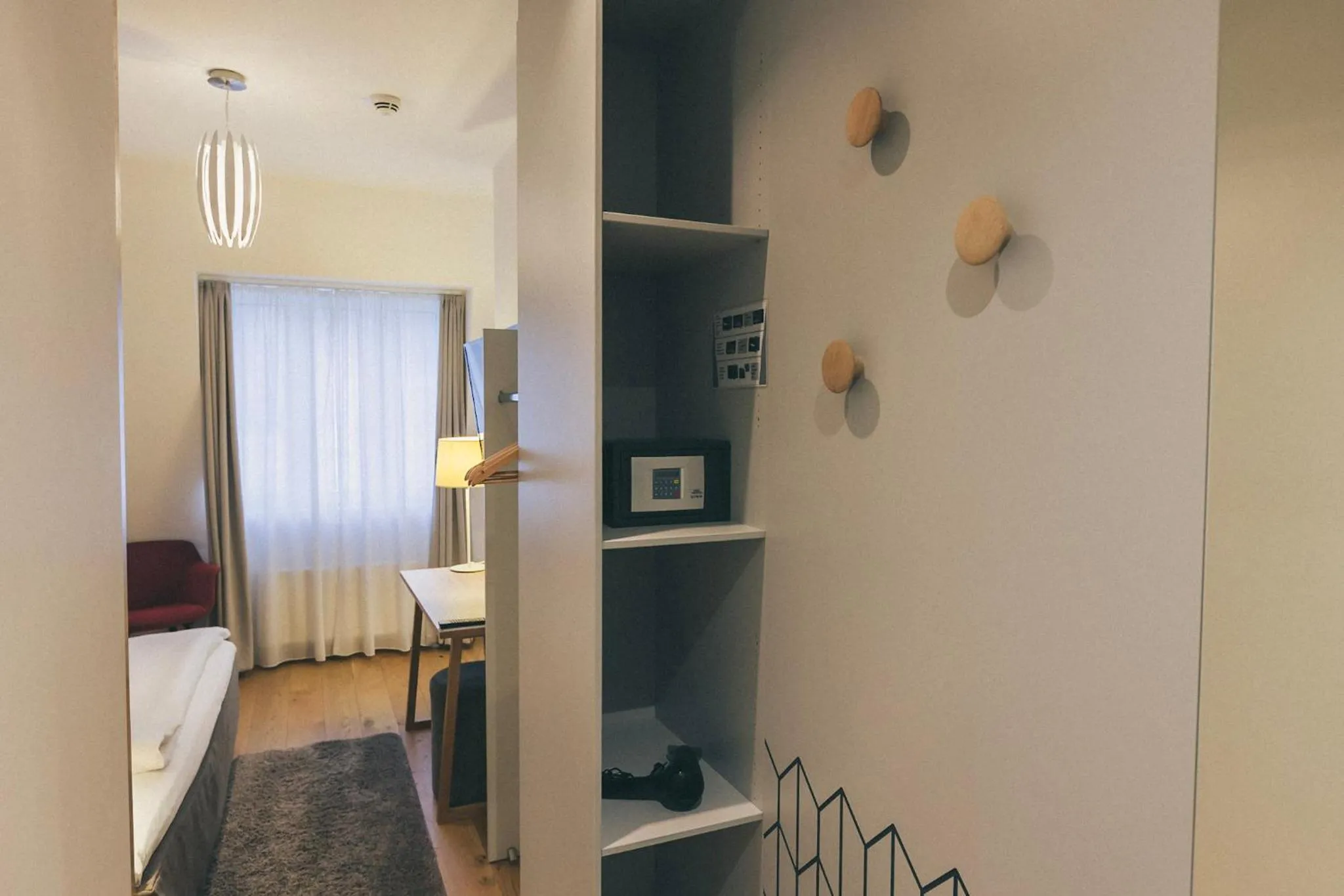 wardrobe, Bed in Hotel Alte Post Flensburg