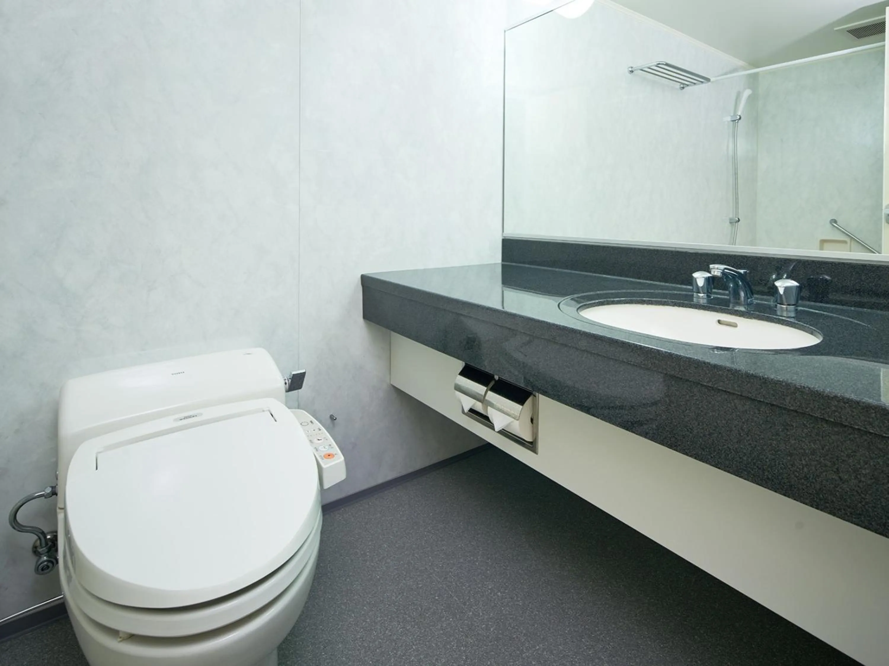 Bathroom in The OneFive Tokyo Kameido