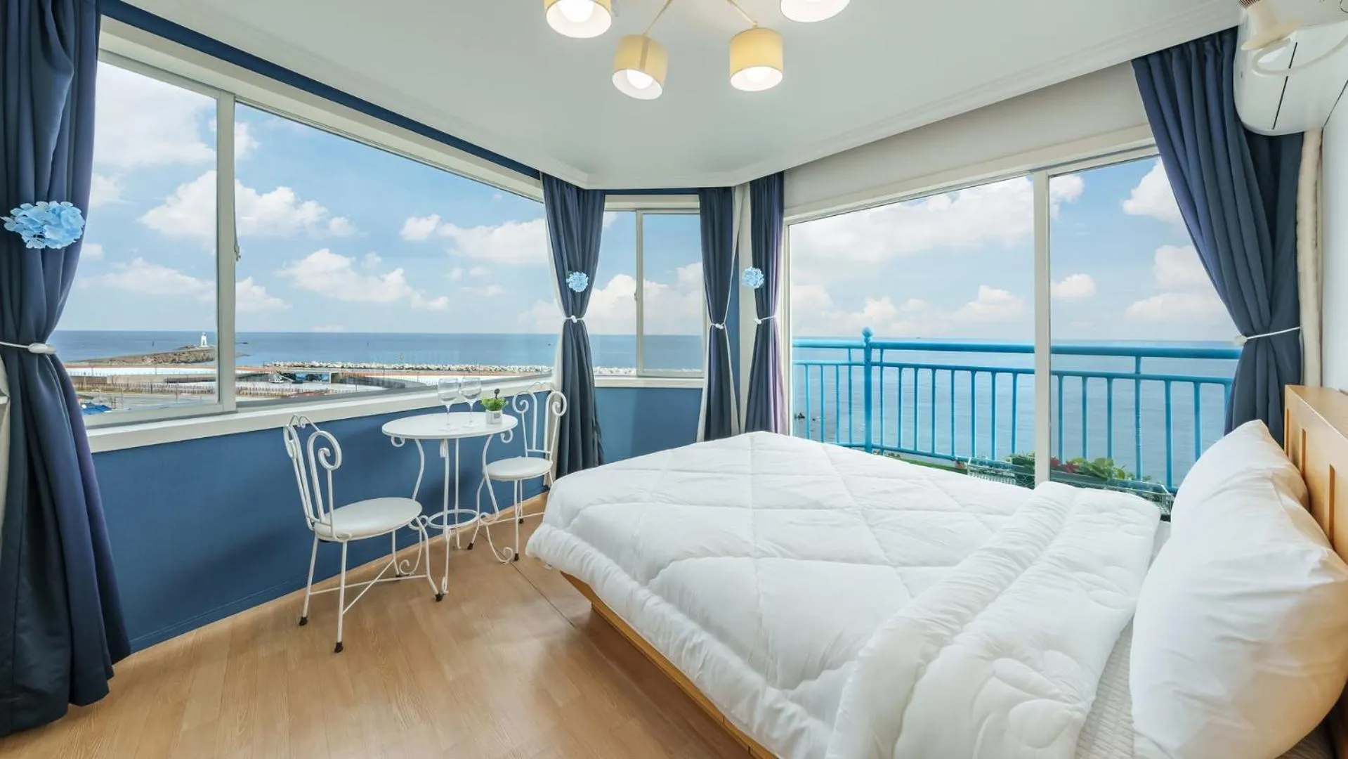 Property building, Bed in Gyeongju Neulsiwon Pension