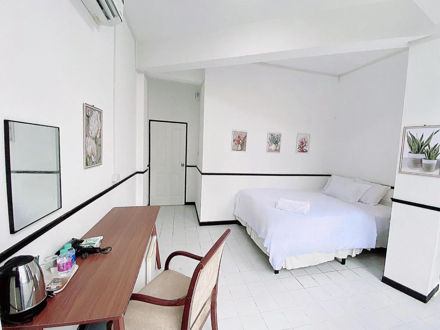 Bedroom, Bed in XX GO INN MRT Hua Lamphong China Town