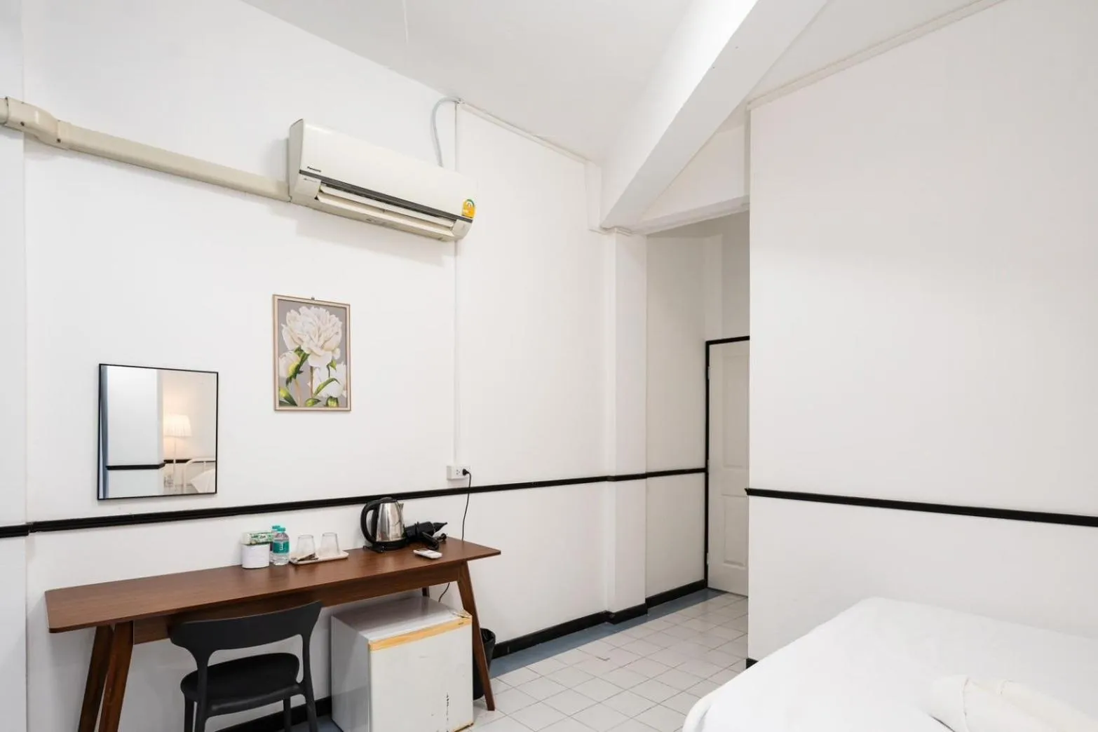 Photo of the whole room, Bed in XX GO INN MRT Hua Lamphong China Town