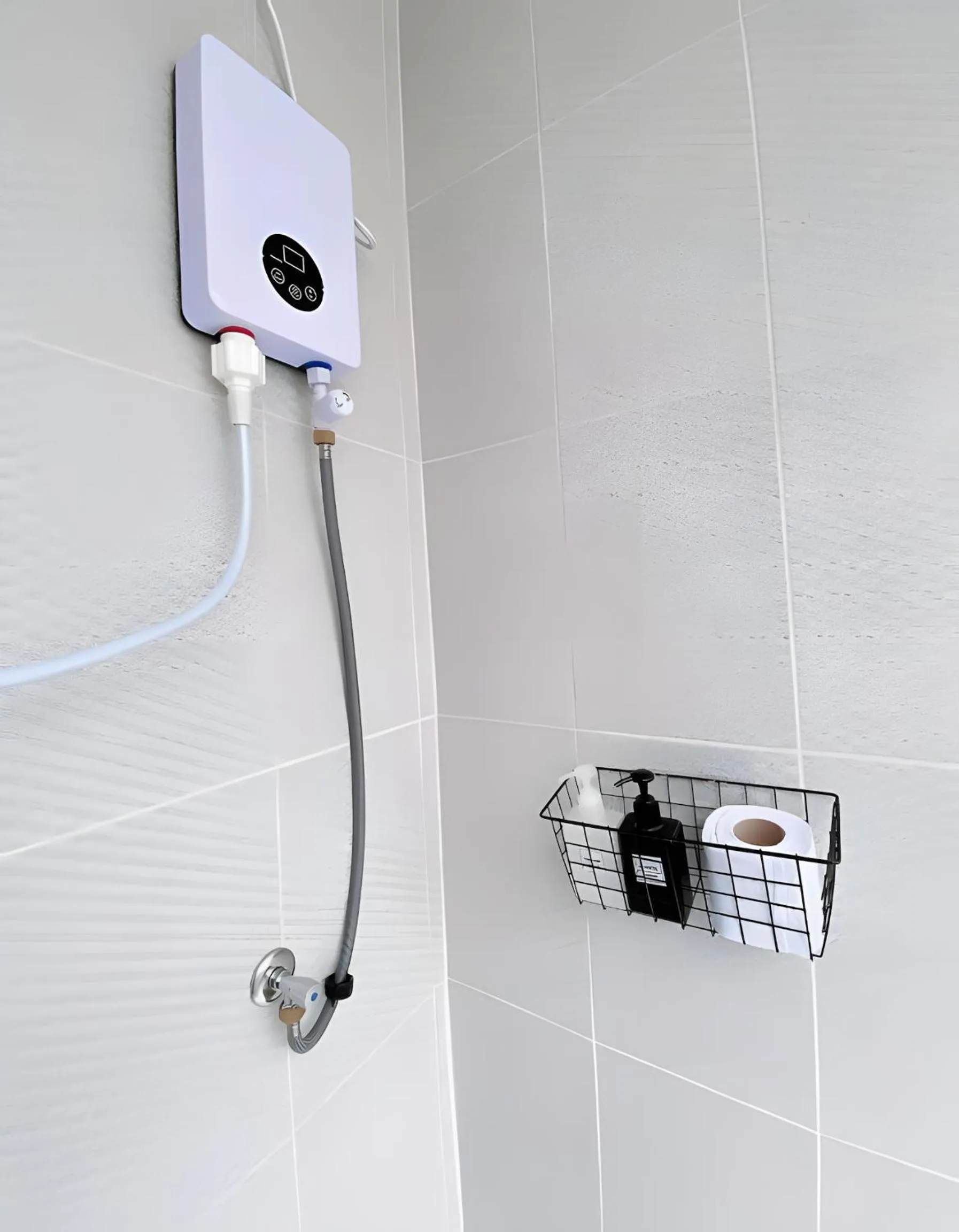 Shower in XX GO INN MRT Hua Lamphong China Town