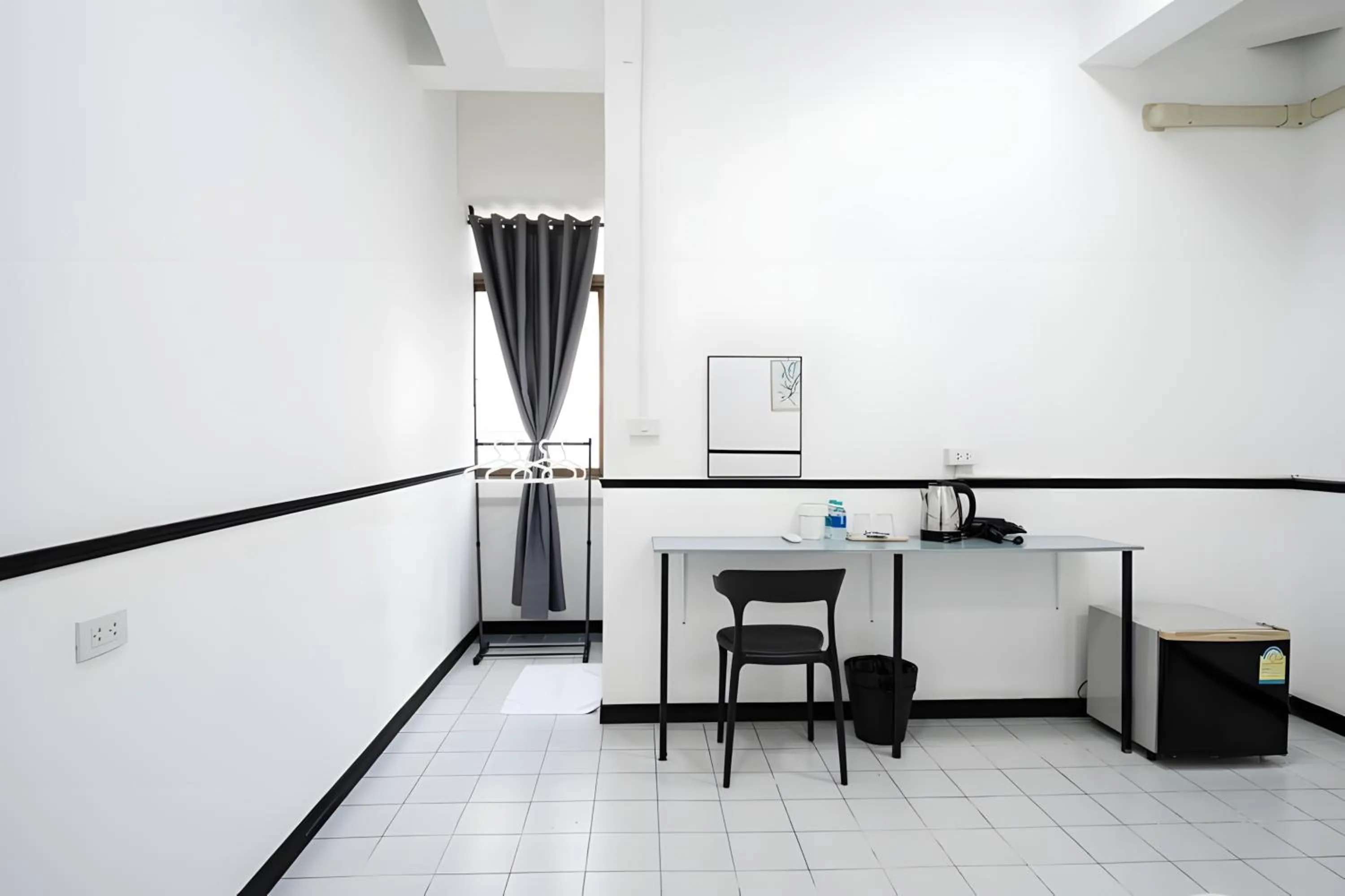 Dining area in XX GO INN MRT Hua Lamphong China Town