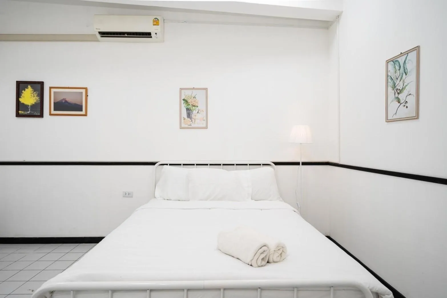 Bedroom, Bed in XX GO INN MRT Hua Lamphong China Town