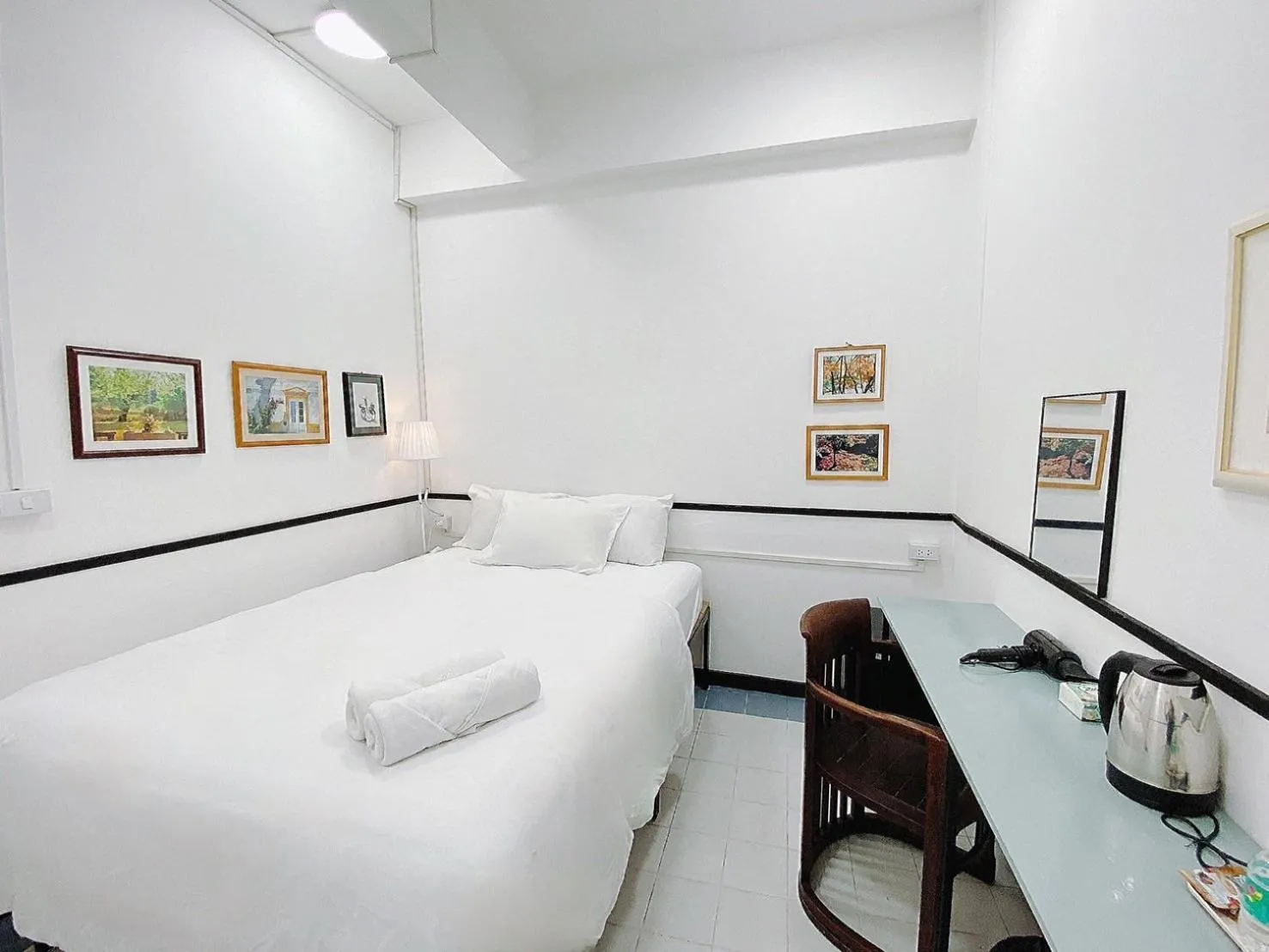 Photo of the whole room, Bed in XX GO INN MRT Hua Lamphong China Town
