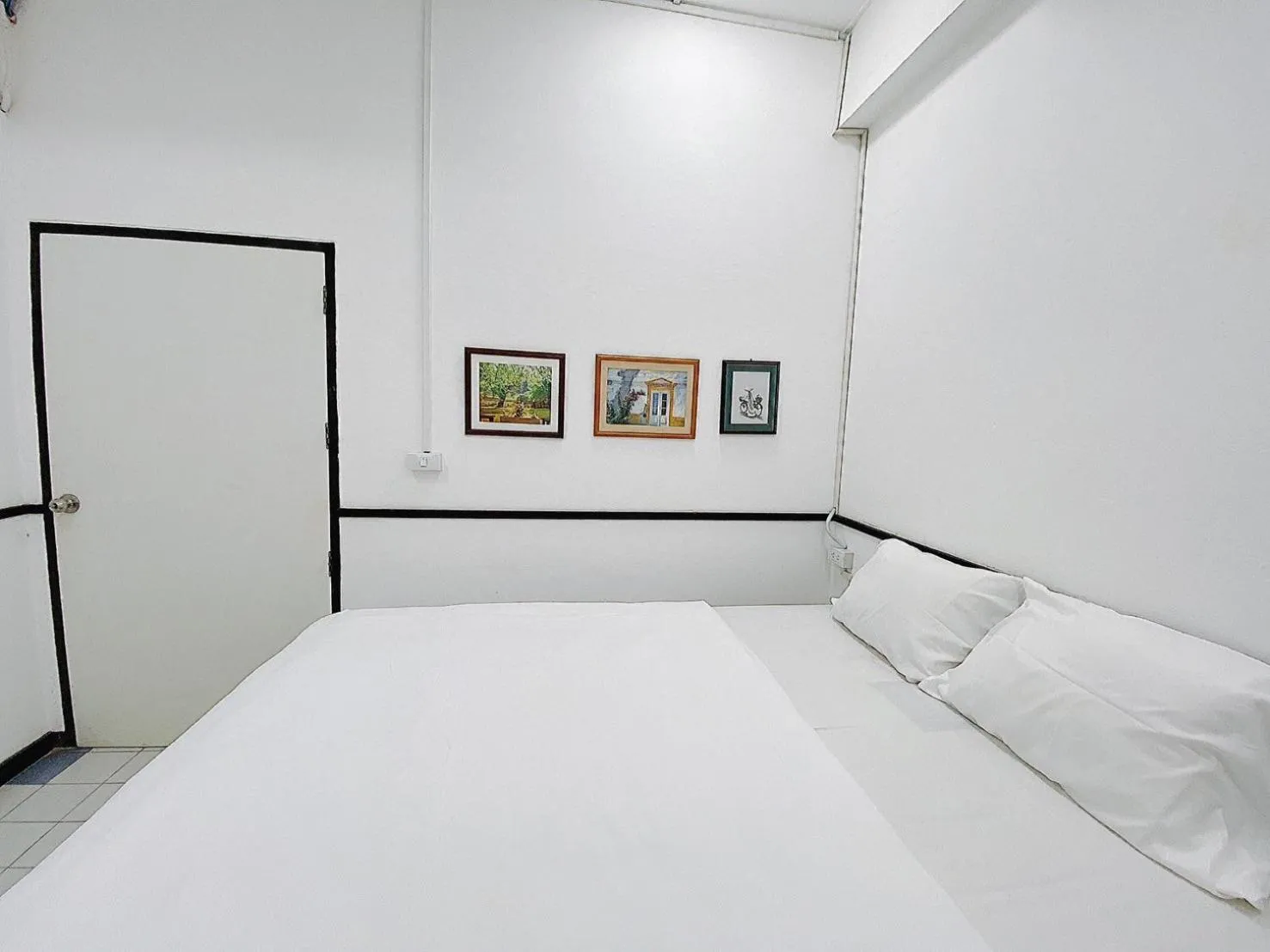 Photo of the whole room, Bed in XX GO INN MRT Hua Lamphong China Town