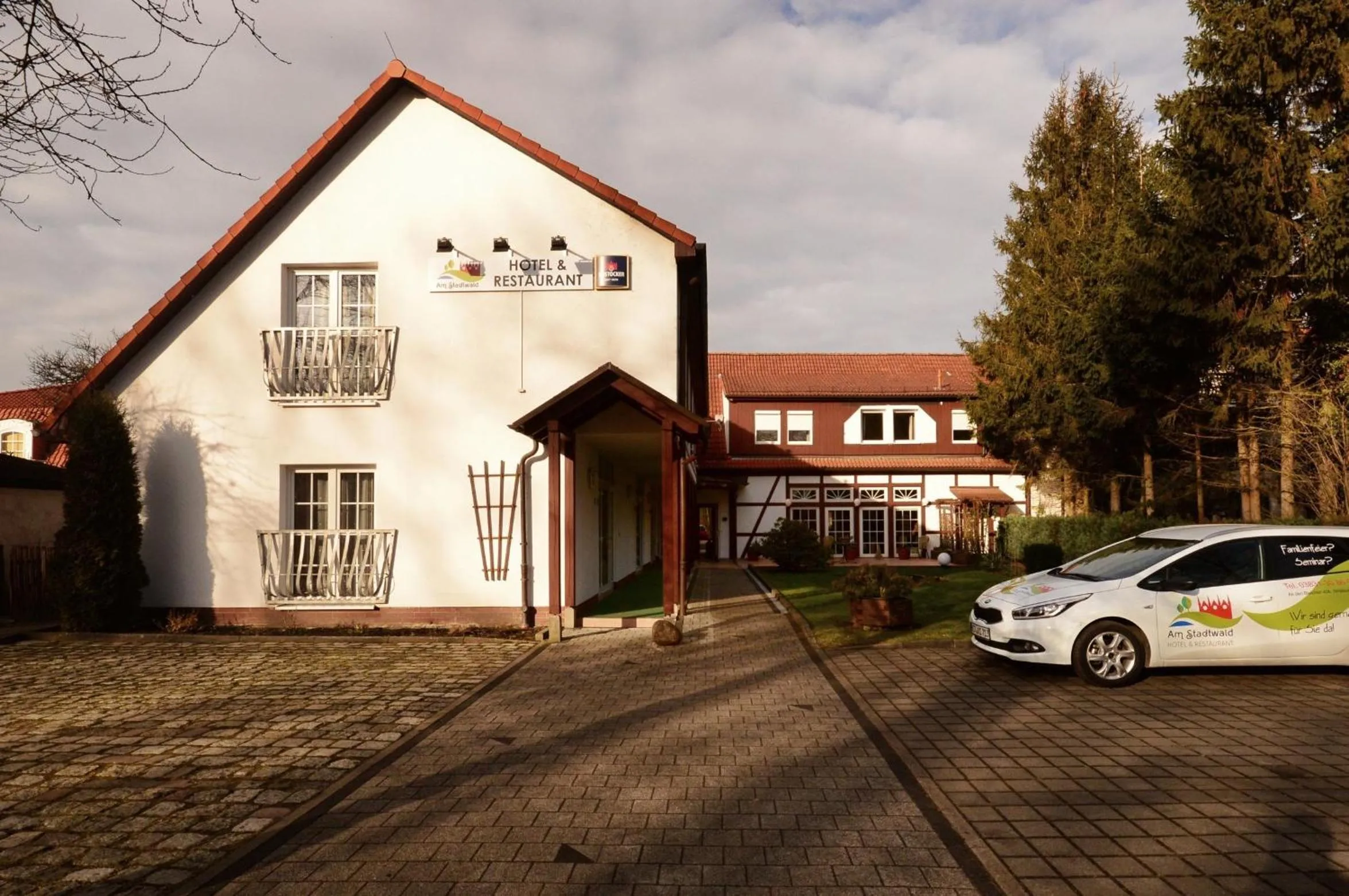 Facade/entrance in Hotel am Stadtwald