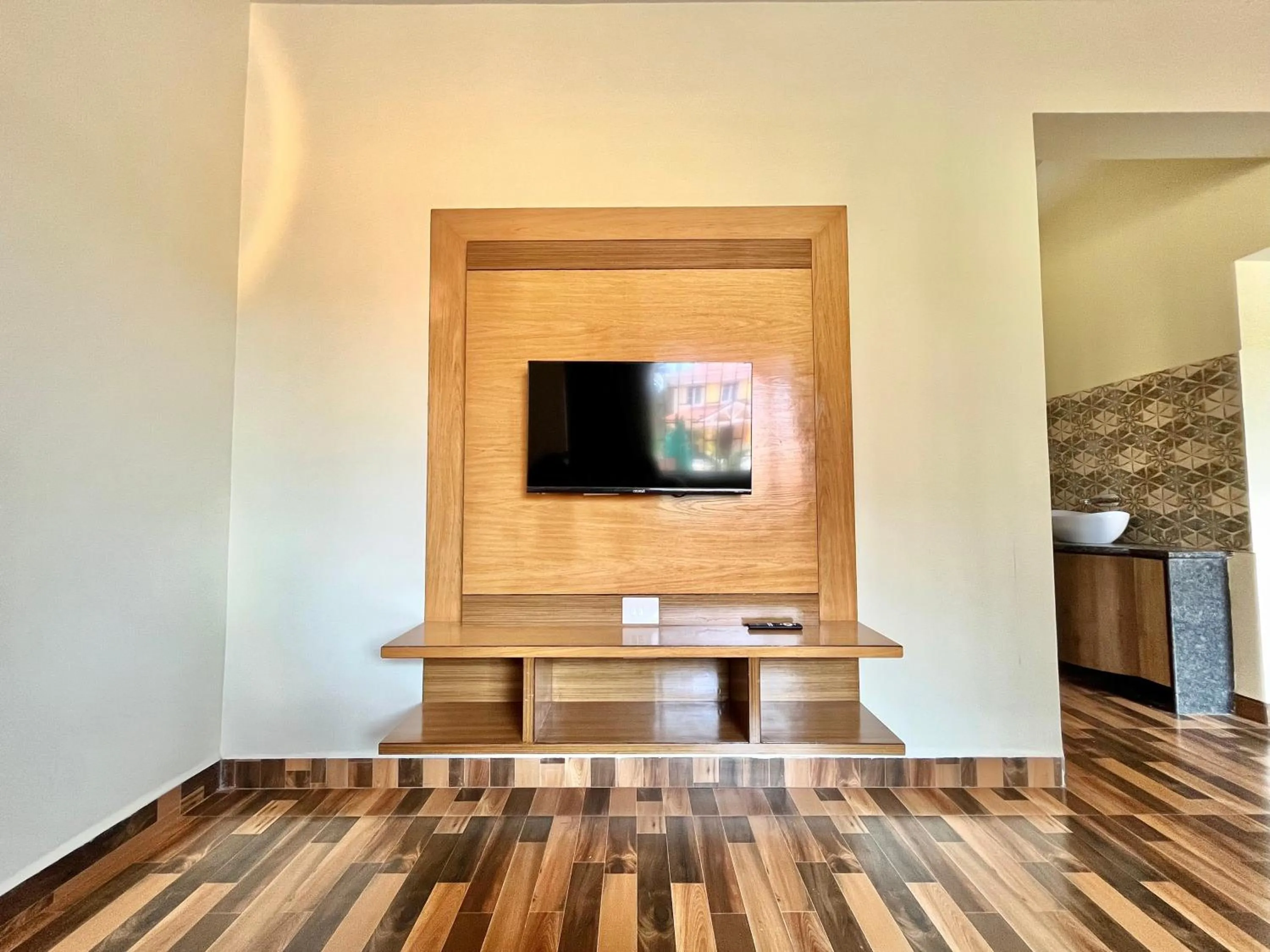 TV and multimedia in Lykke Suites- 2-min Drive to Colva Beach-By Goan Felicidade Hospitality PVT LTD