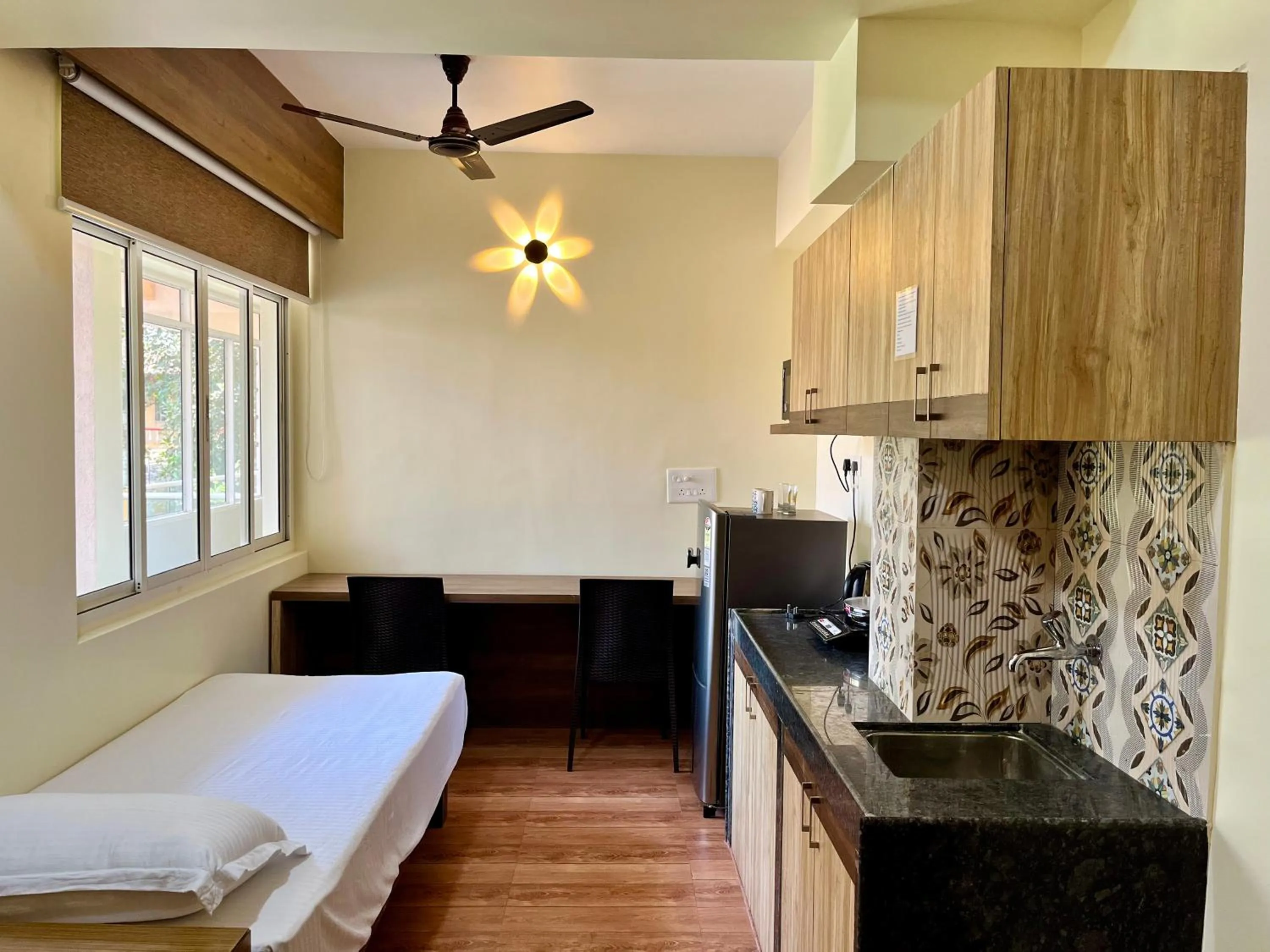 Kitchen or kitchenette, Bed in Lykke Suites- 2-min Drive to Colva Beach-By Goan Felicidade Hospitality PVT LTD