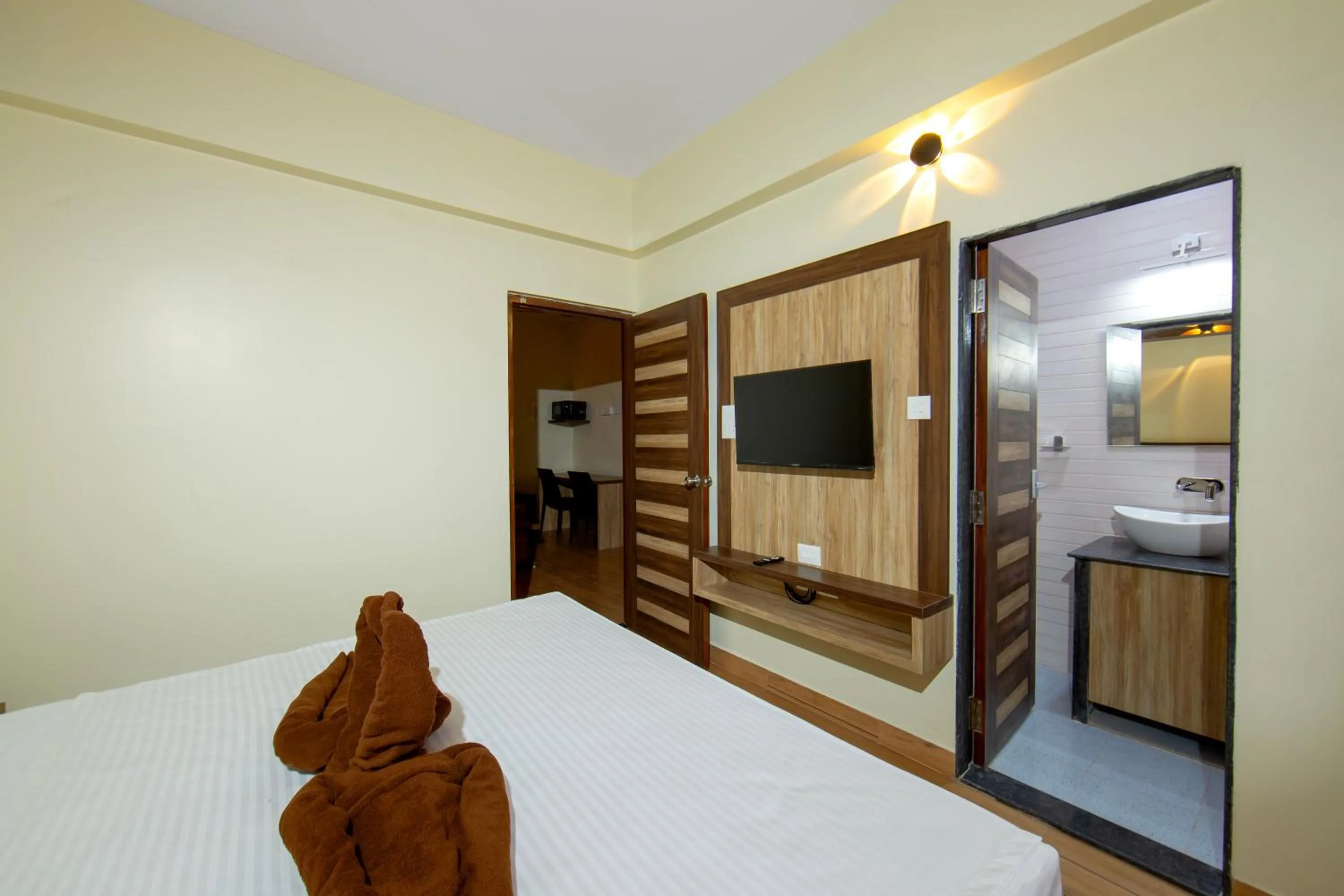 Bed in Lykke Suites- 2-min Drive to Colva Beach-By Goan Felicidade Hospitality PVT LTD