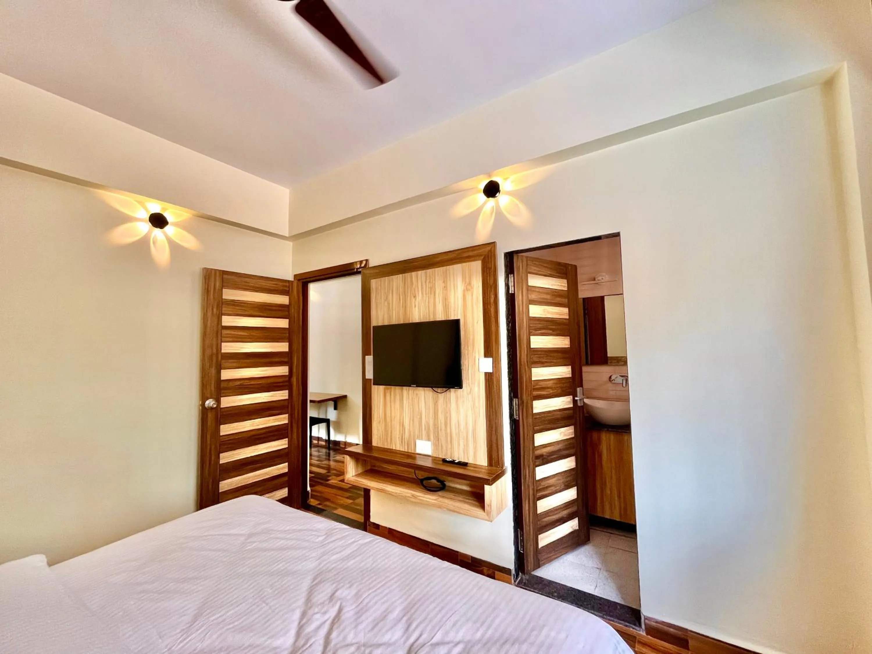 Bedroom, Bed in Lykke Suites- 2-min Drive to Colva Beach-By Goan Felicidade Hospitality PVT LTD