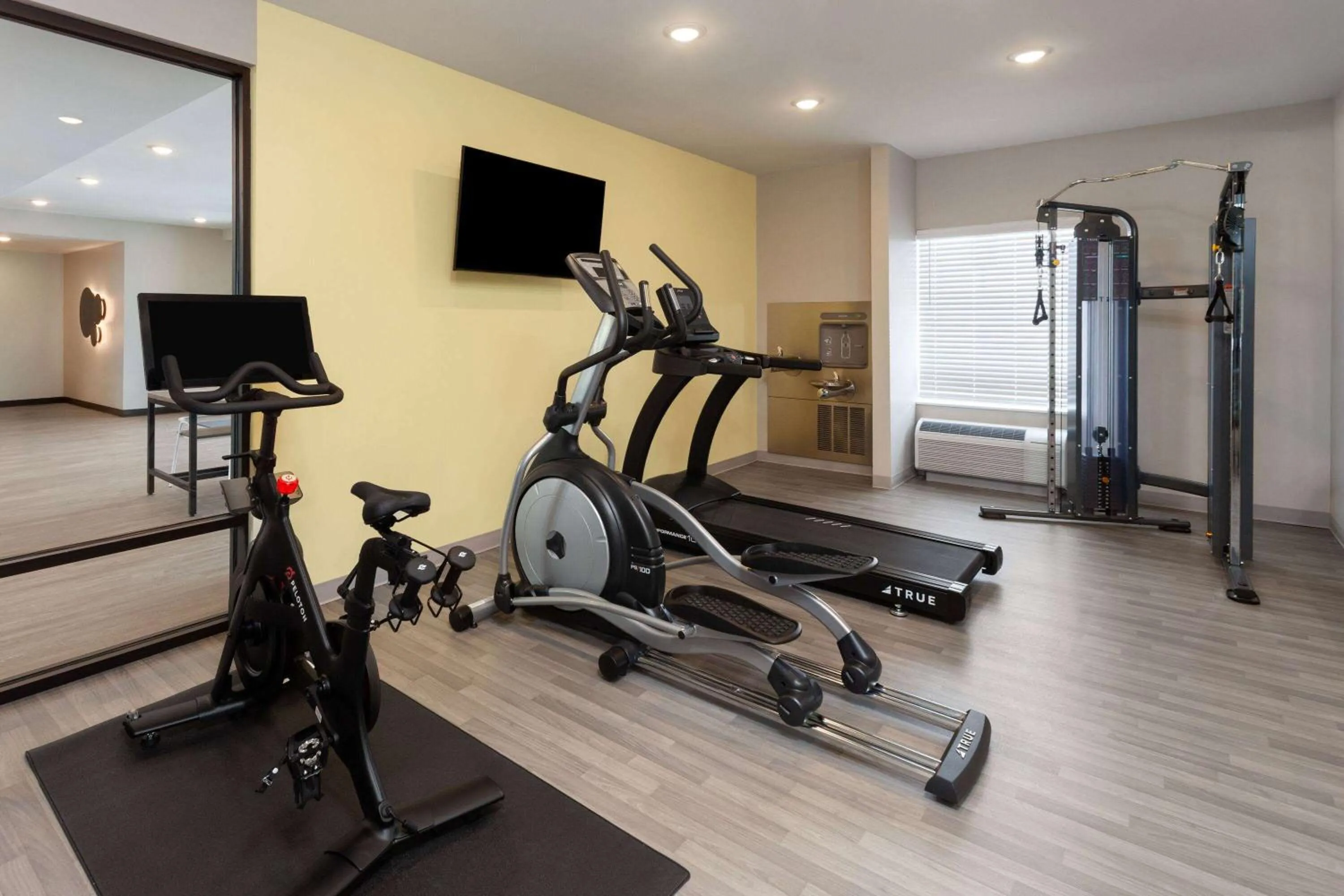 Fitness centre/facilities in ECHO Suites Extended Stay by Wyndham Madison