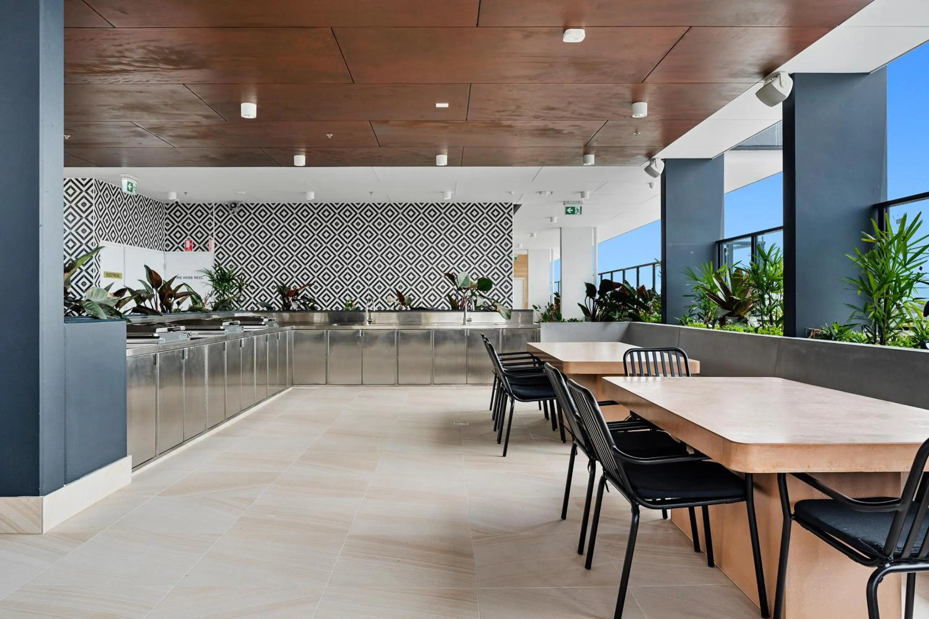 BBQ facilities in TRYP by Wyndham Southport Gold Coast Hotel Apartments