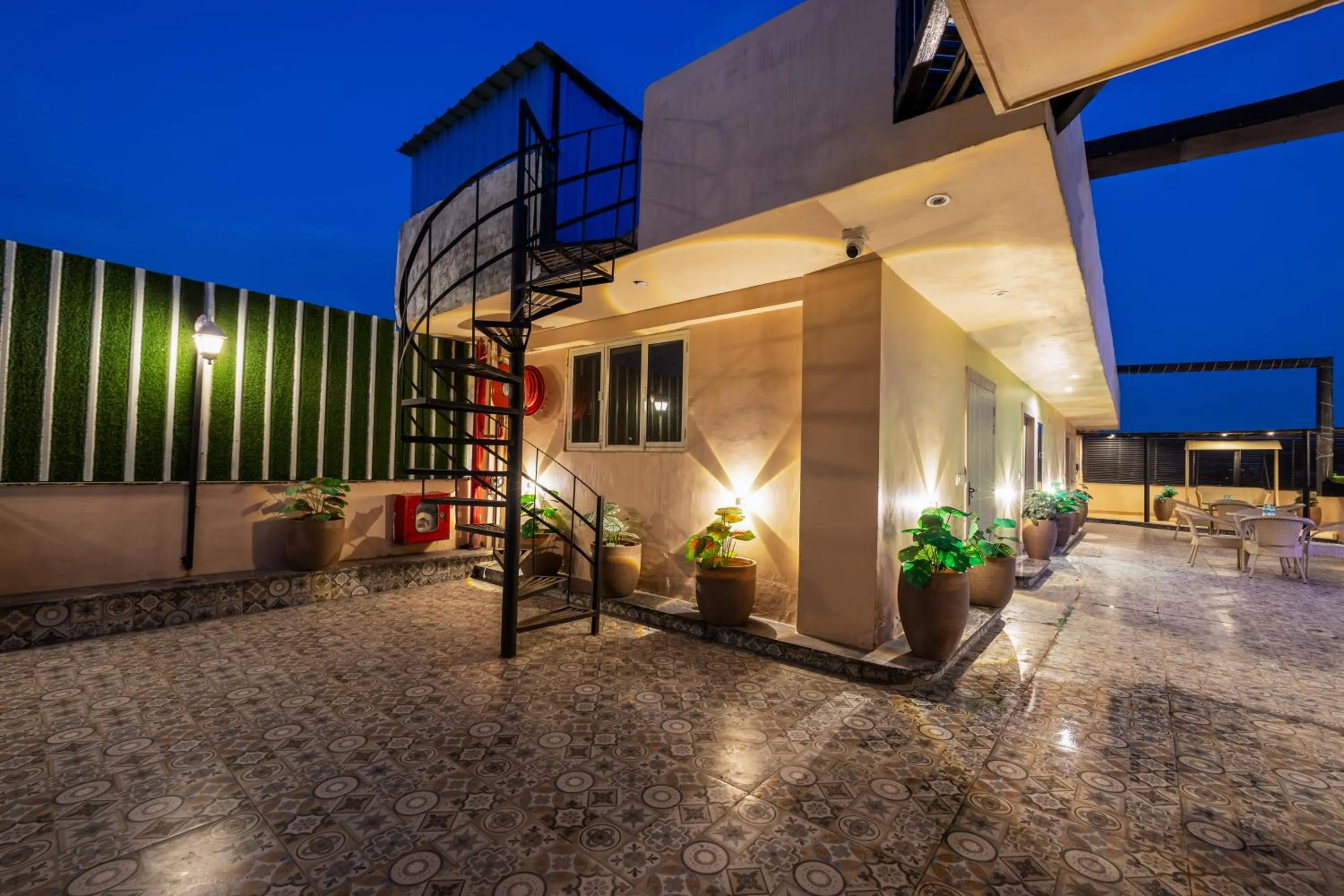 Patio in Dahabi Venue Premium- Free Airport Pick up or Drop