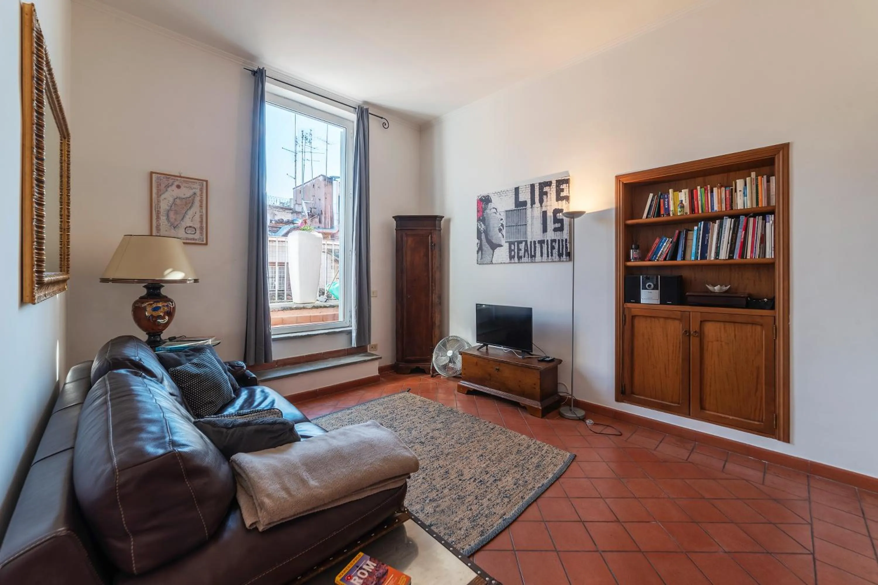 Dining area in Spanish Steps Corner