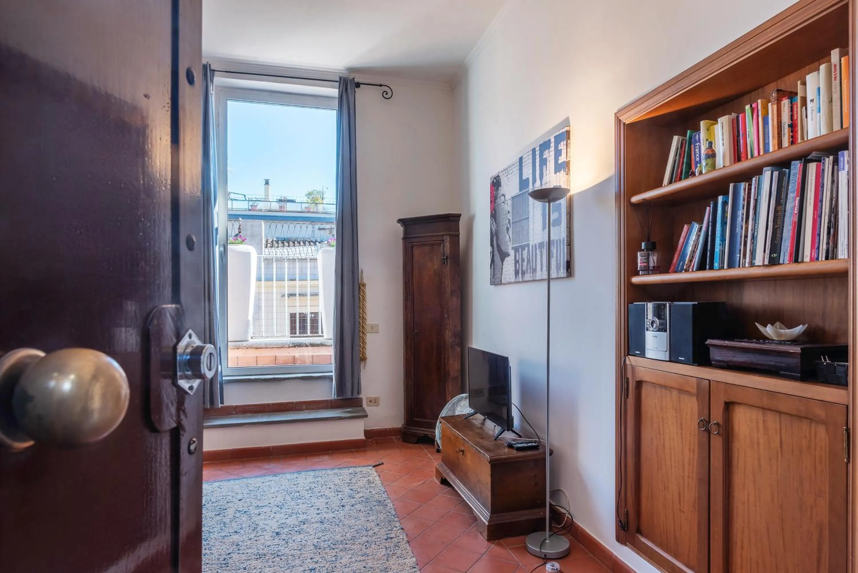 Facade/entrance in Spanish Steps Corner