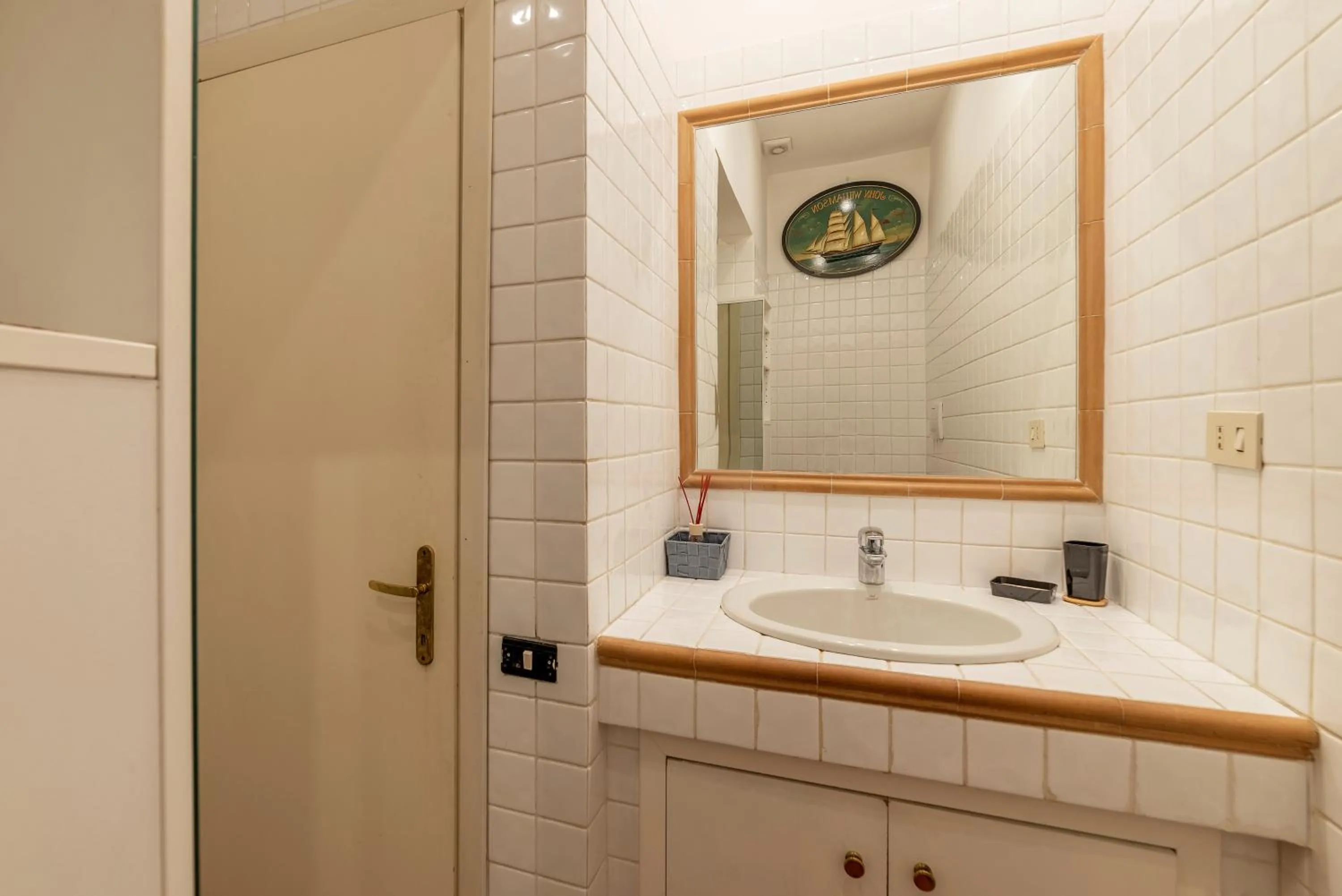 Bathroom in Spanish Steps Corner