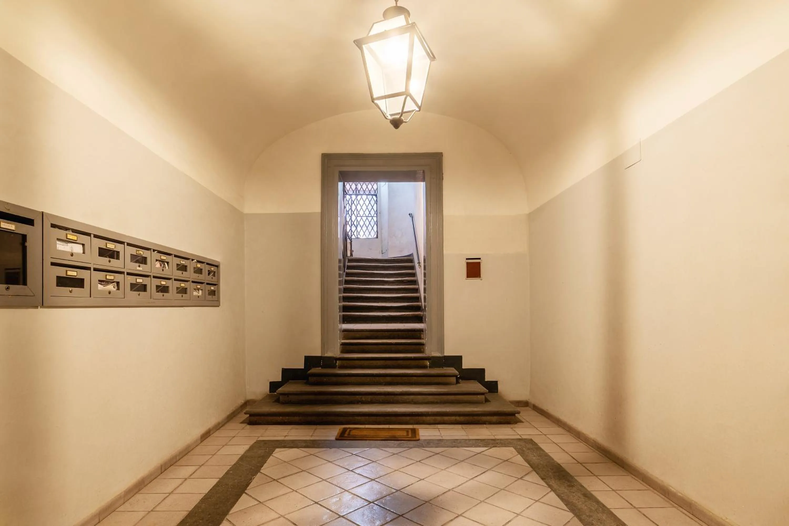 Facade/entrance in Spanish Steps Corner