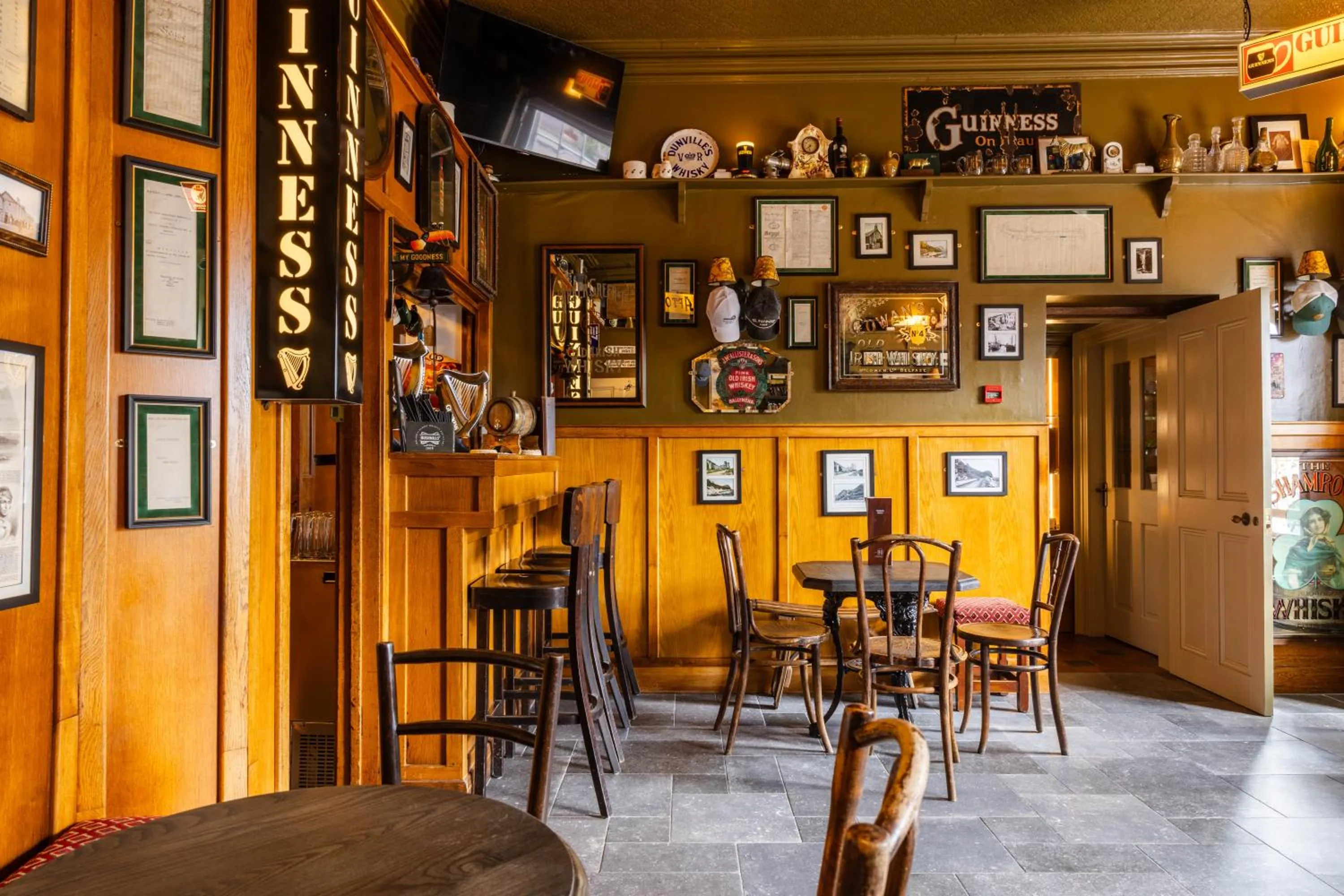 Restaurant/places to eat in The Harbourview Hotel