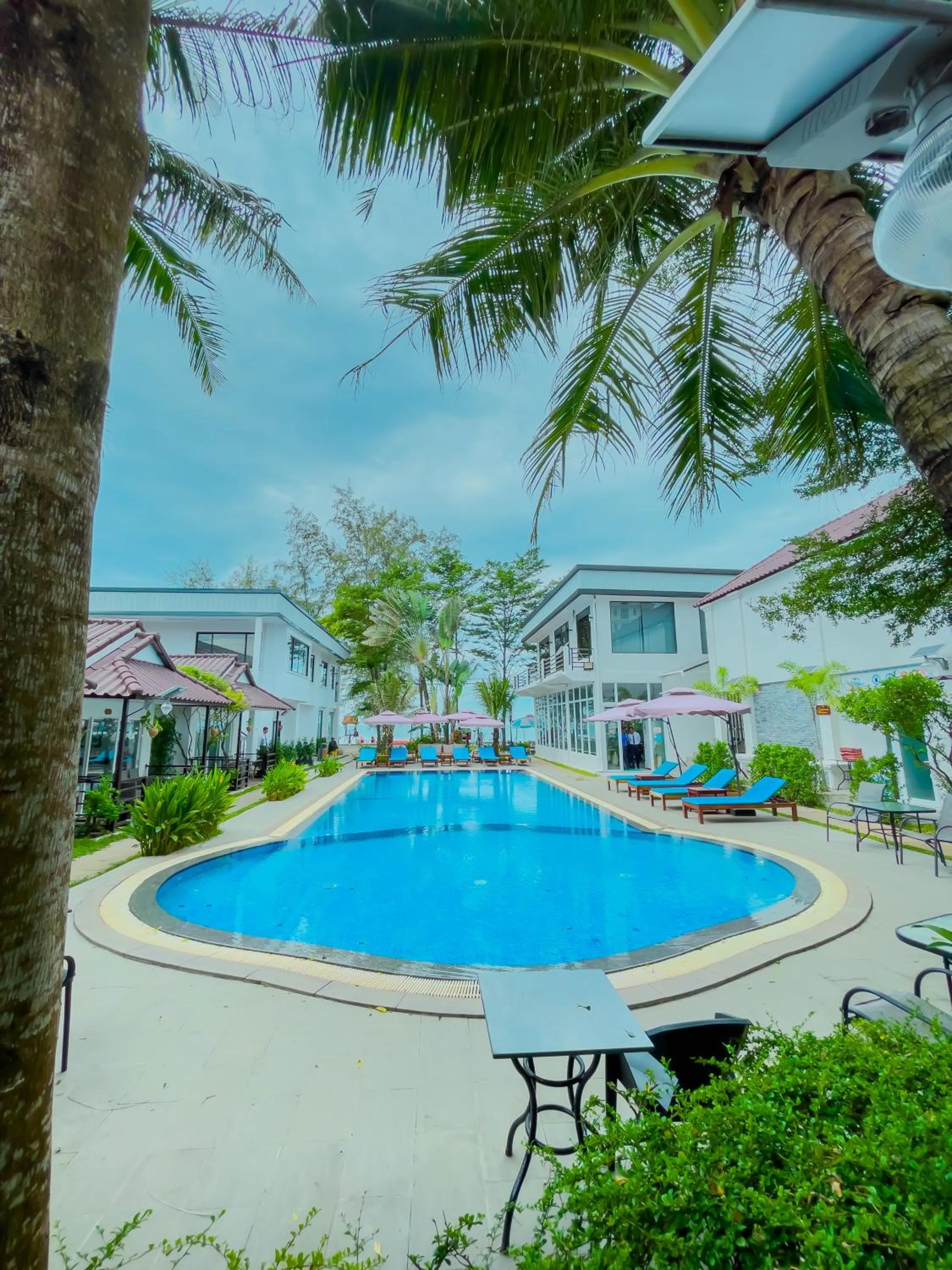 Swimming pool in Sea Breeze Resort