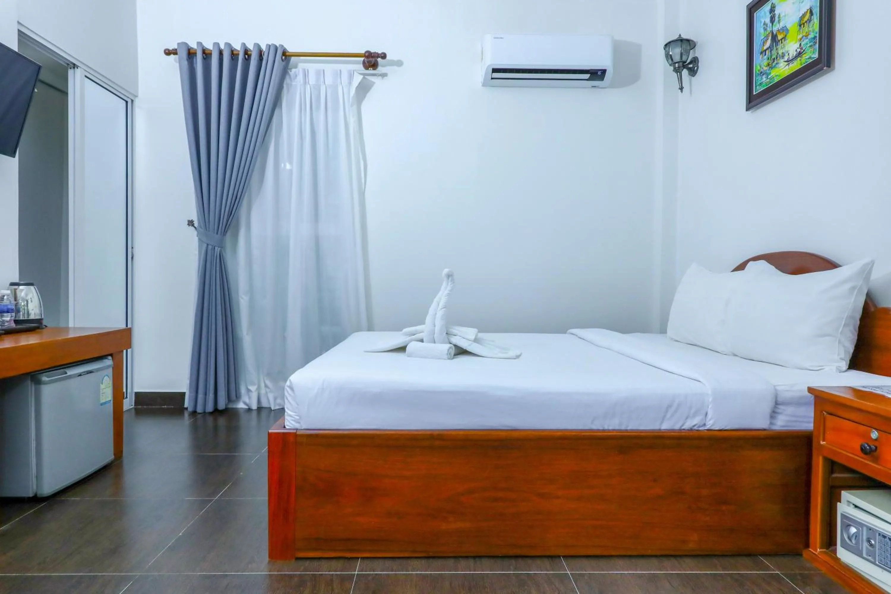 Property building, Bed in Sea Breeze Resort