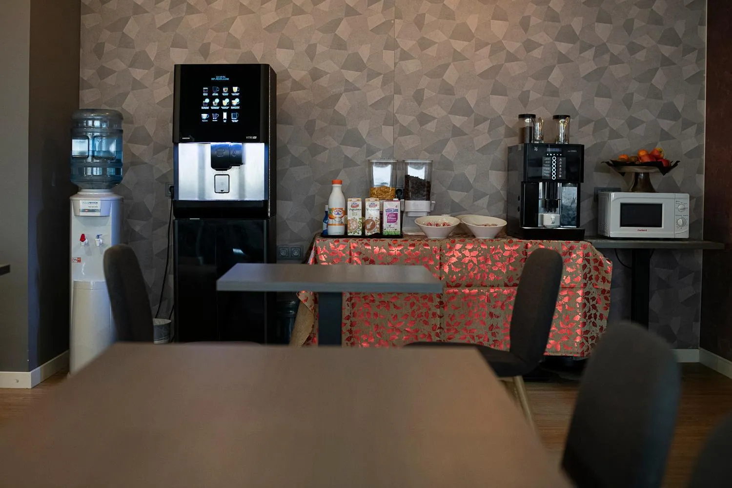 Buffet breakfast in Estudiotel Alicante