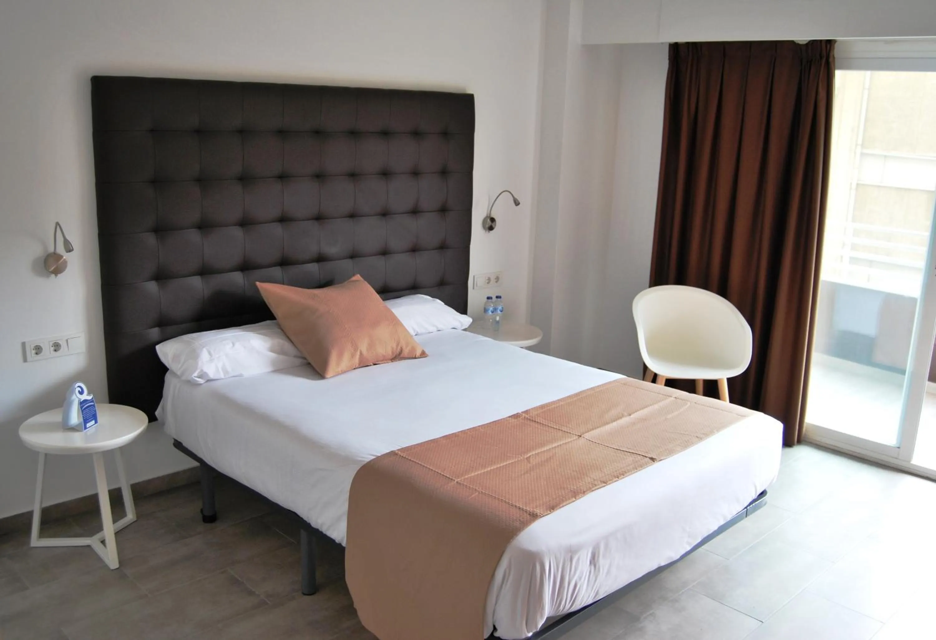 Bed in Estudiotel Alicante