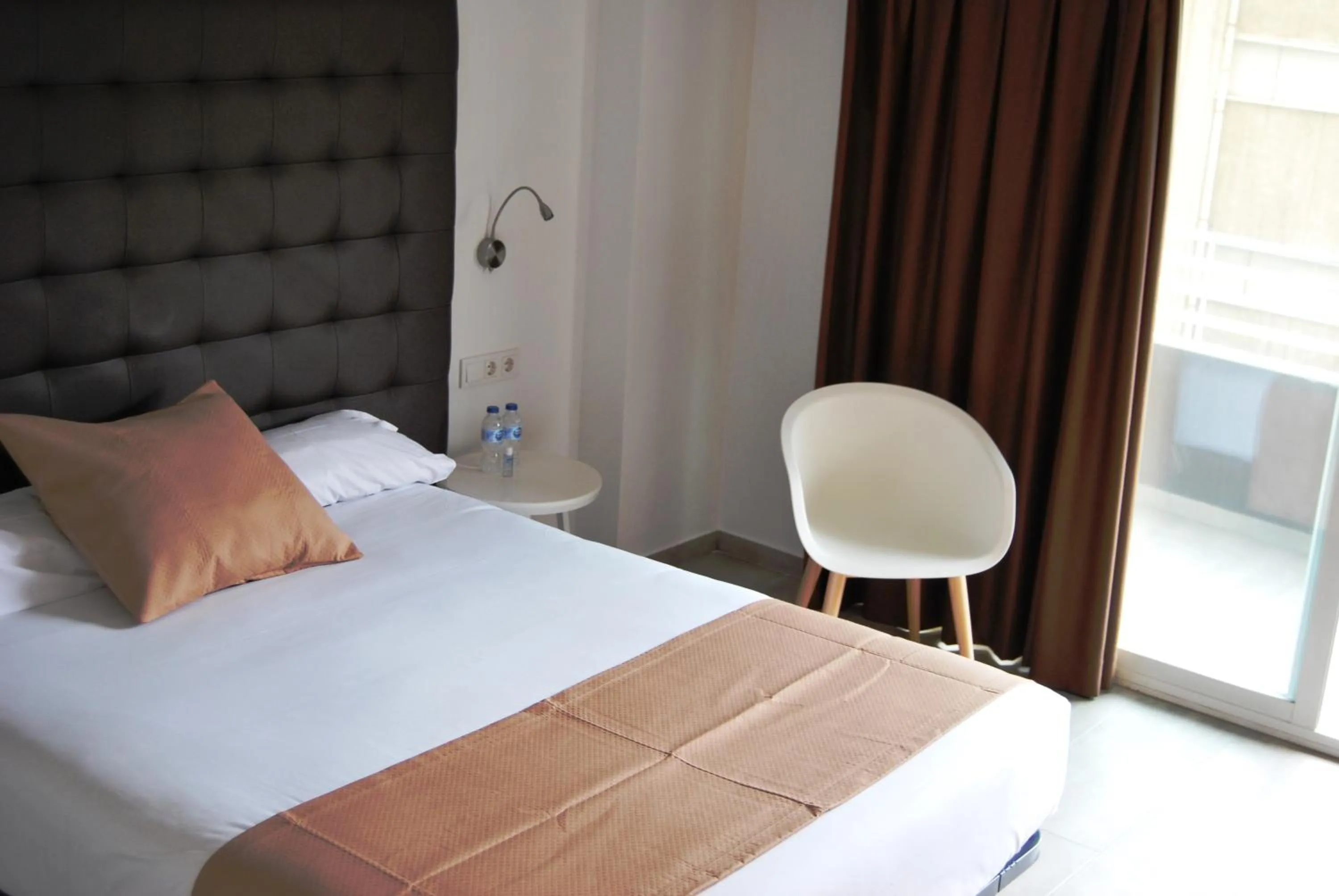 Bed in Estudiotel Alicante