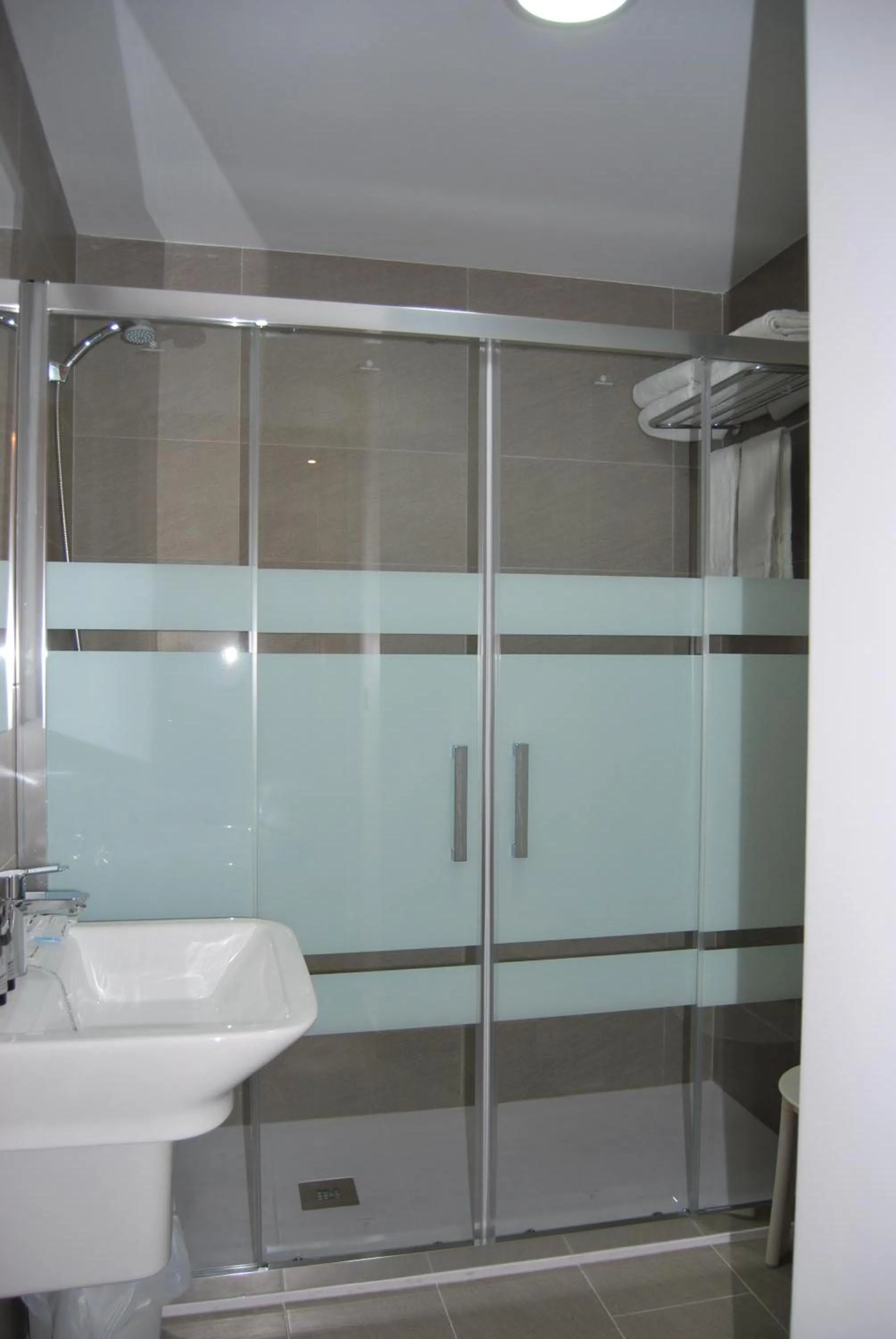 Bathroom in Estudiotel Alicante