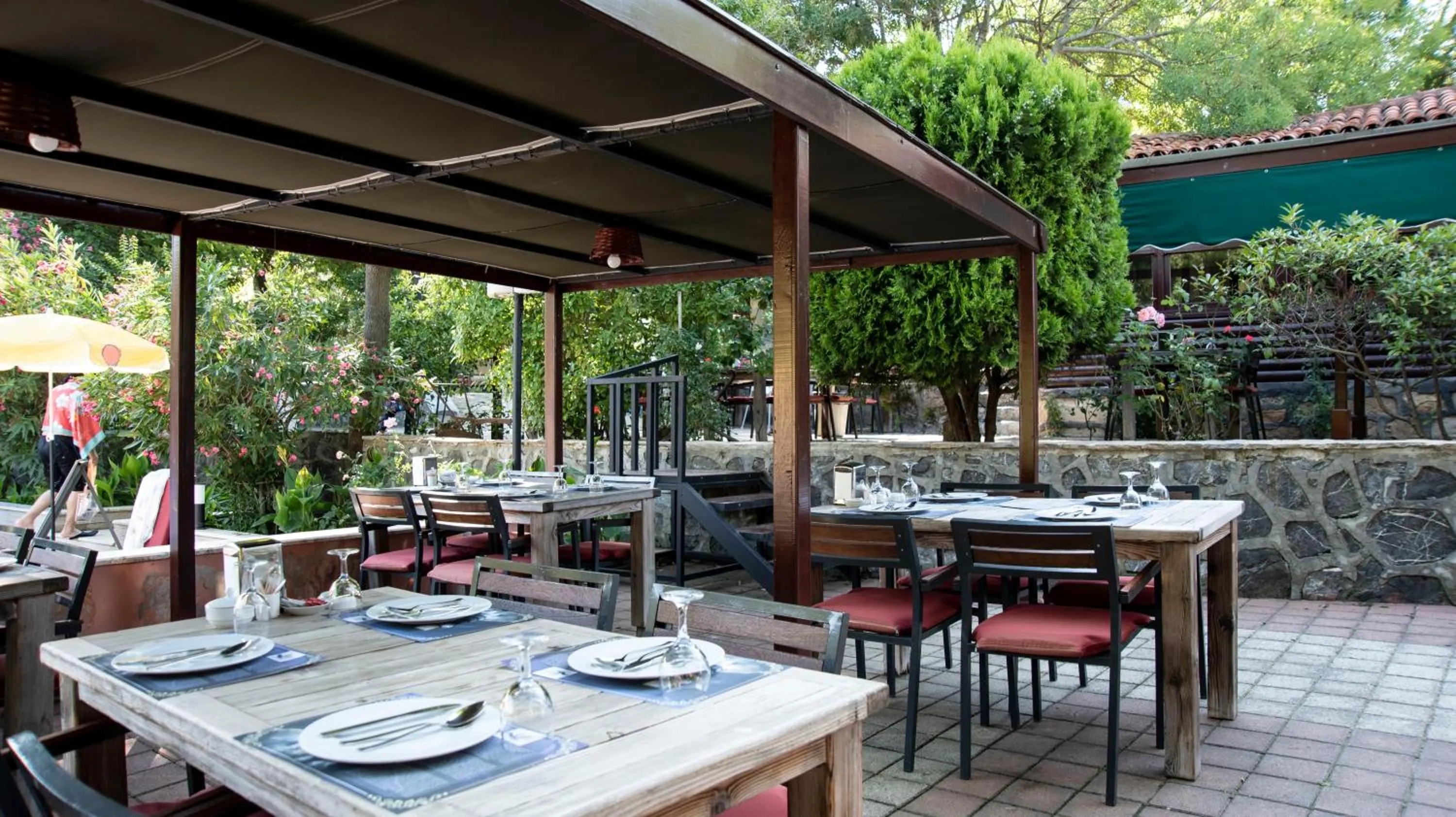 Restaurant/places to eat in Fener Motel