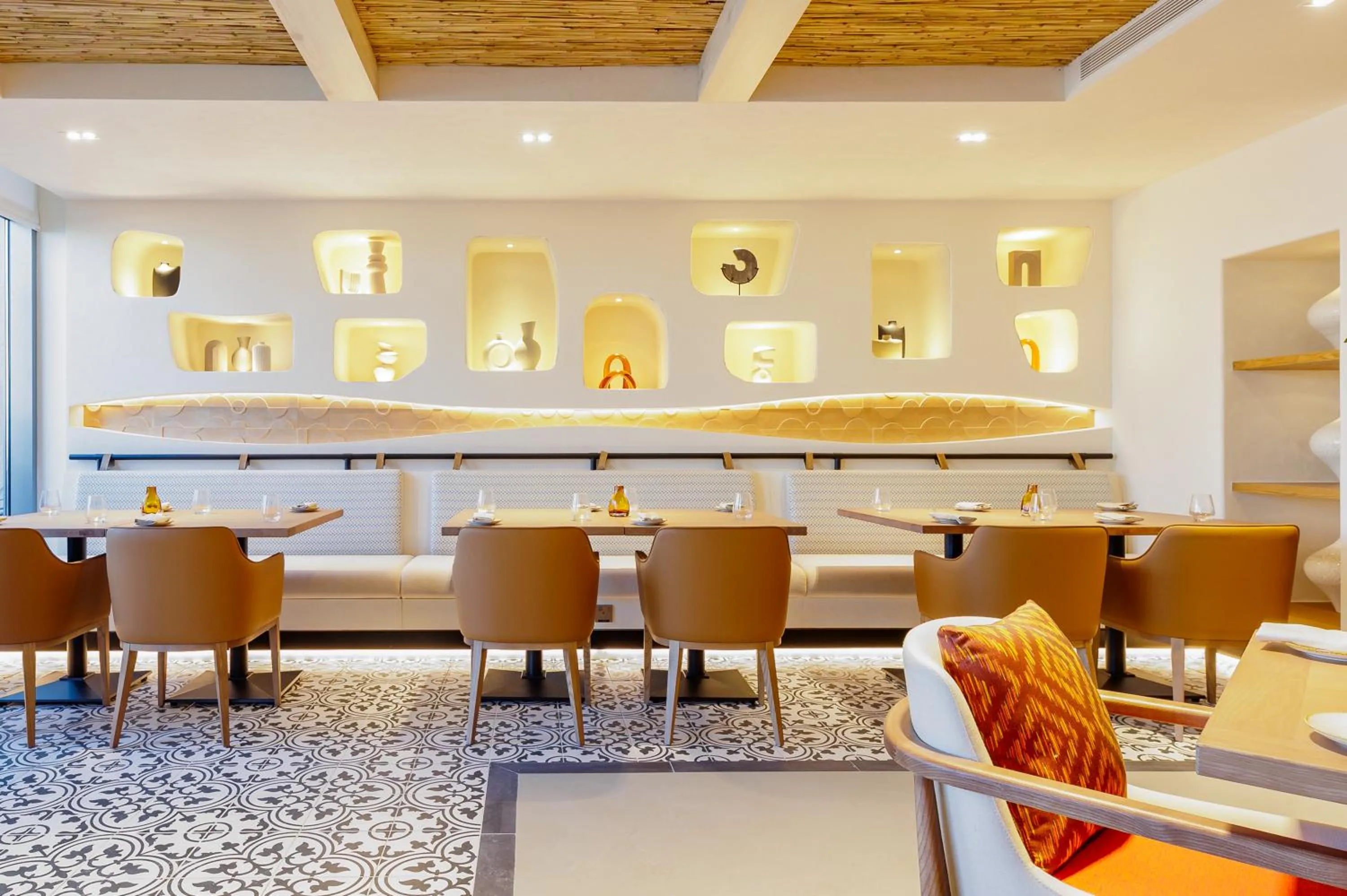 Restaurant/places to eat in Holiday Inn Dubai Village Circle by IHG