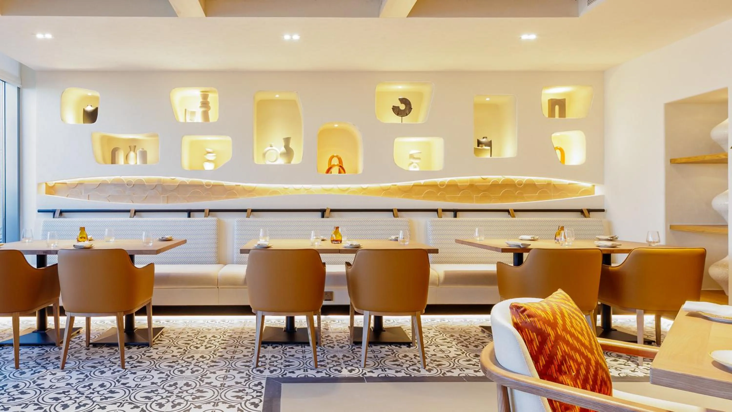 Restaurant/places to eat in Holiday Inn Dubai Village Circle by IHG