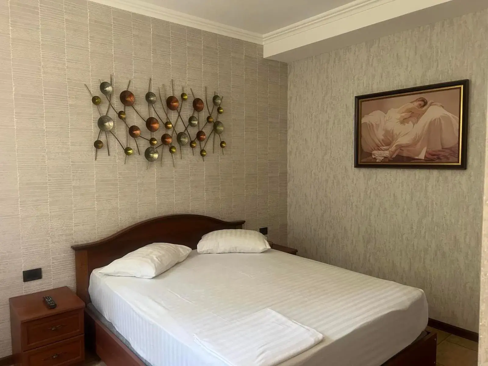 Deluxe Double Room in Park Avenue Hotel Yerevan Deluxe Double Room in Park Avenue Hotel Yerevan