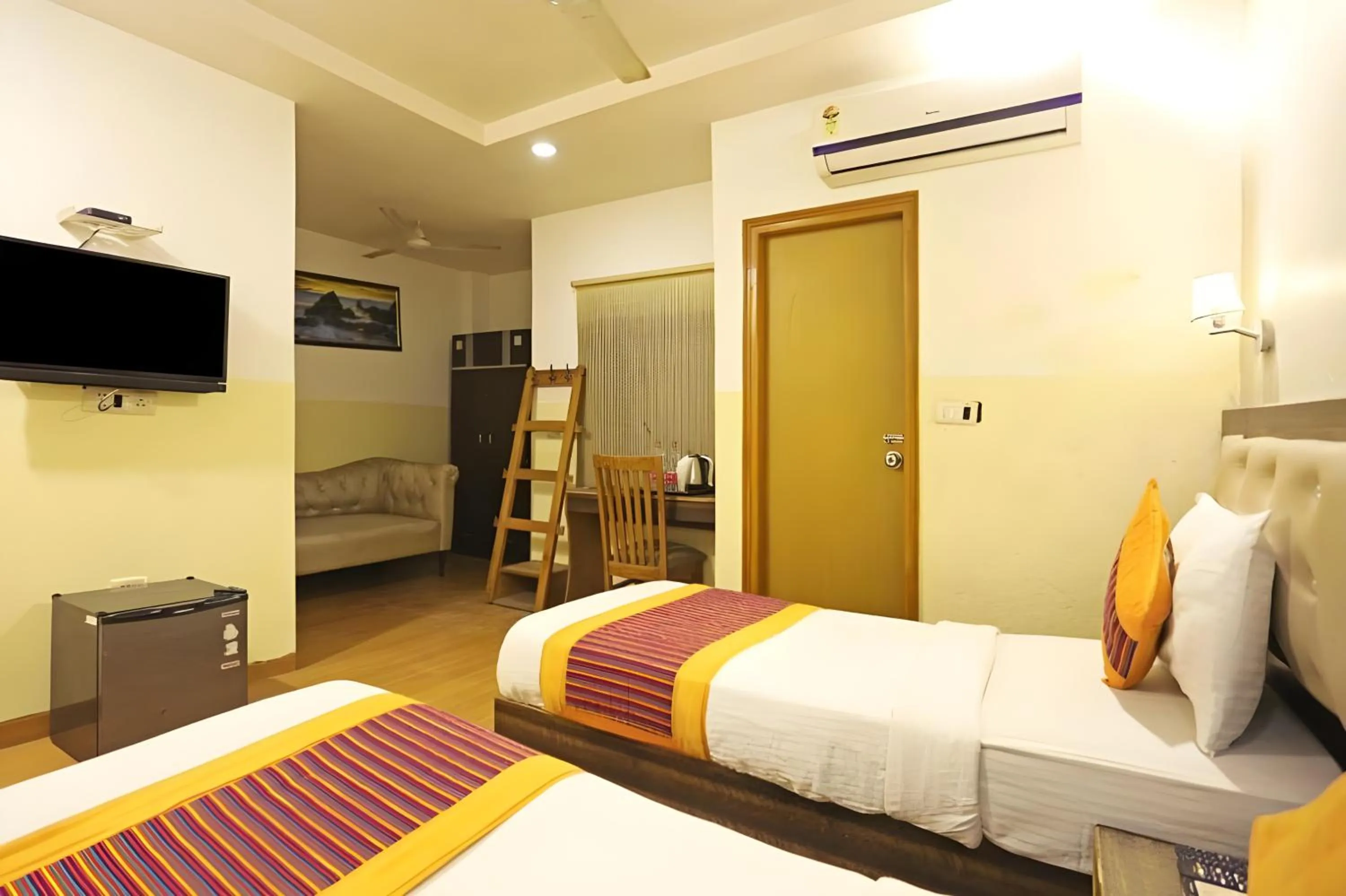 Living room, Bed in Hotel Aeroporto Nearest Landmark Aerocity delhi