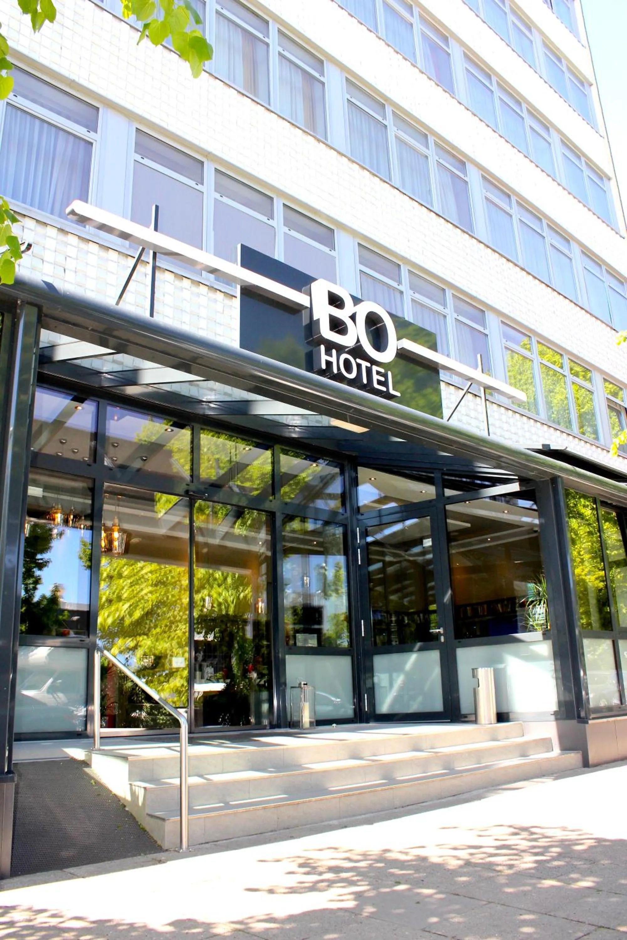 Facade/entrance in BO Hotel Hamburg