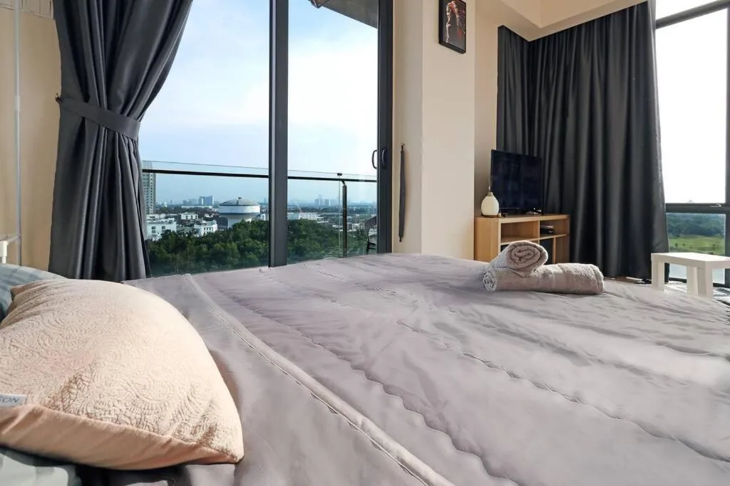 Bed in CUBE8TEEN#Austin Central #Walk to Little Paris