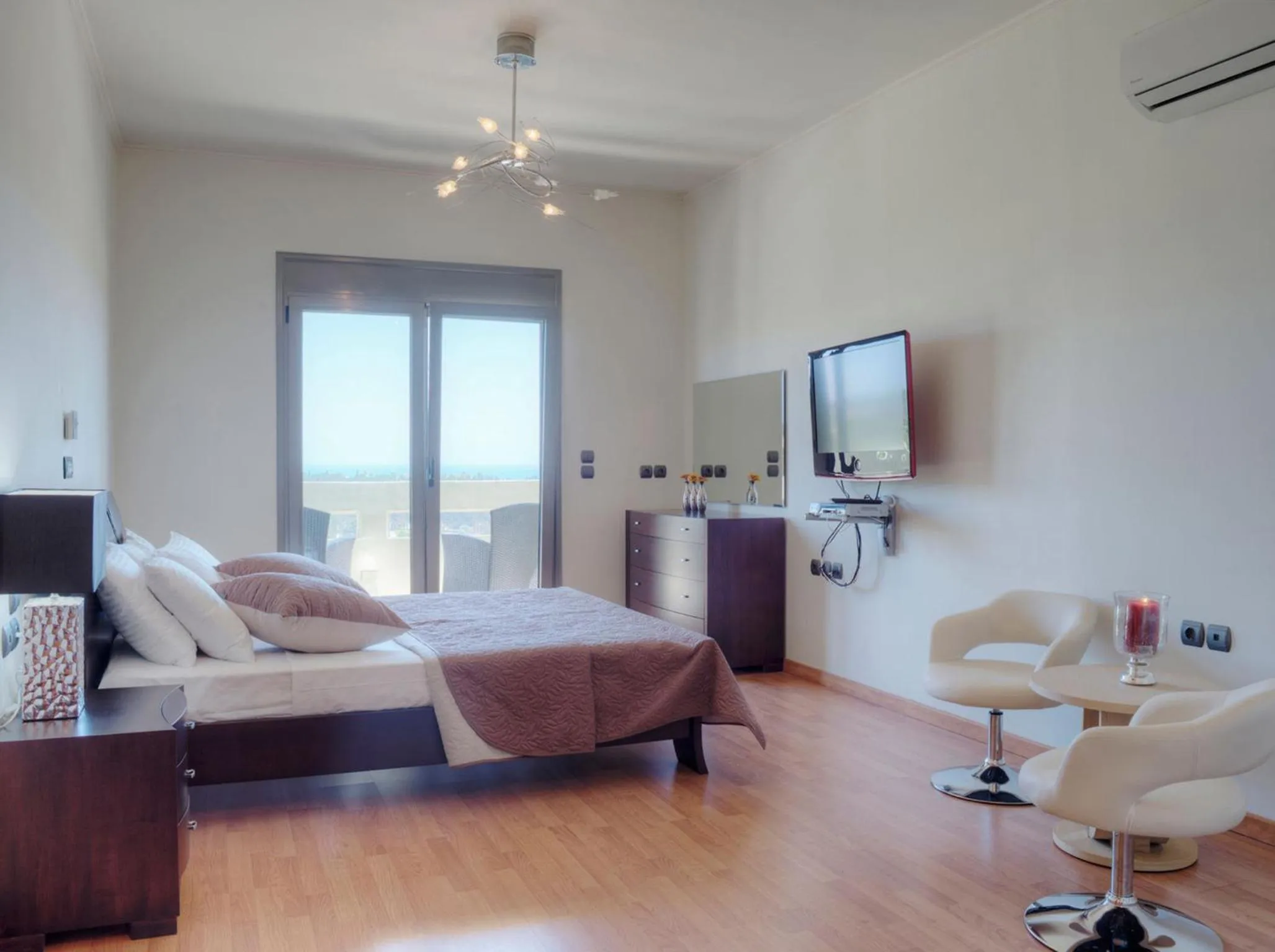 Photo of the whole room, Bed in Villa Artemis