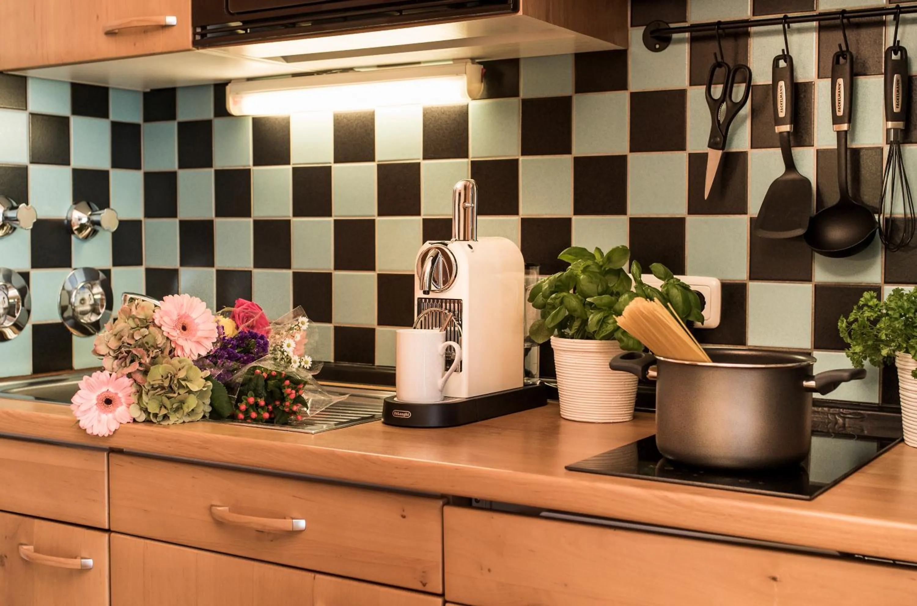 Kitchen or kitchenette in Parkside Apartment House
