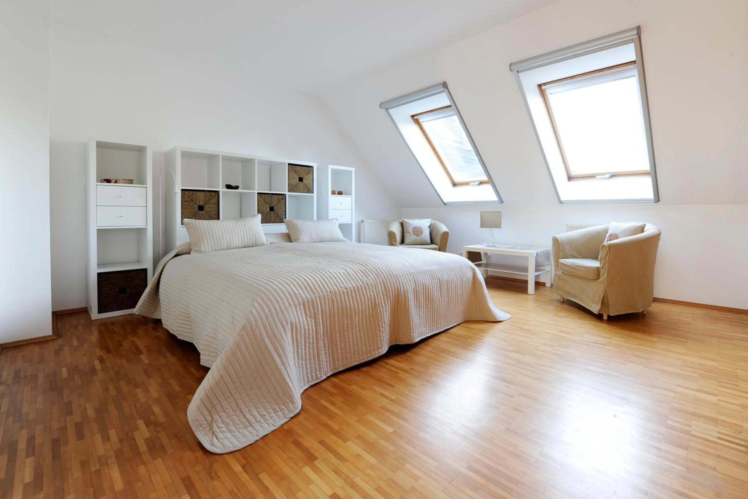 Photo of the whole room, Bed in Parkside Apartment House