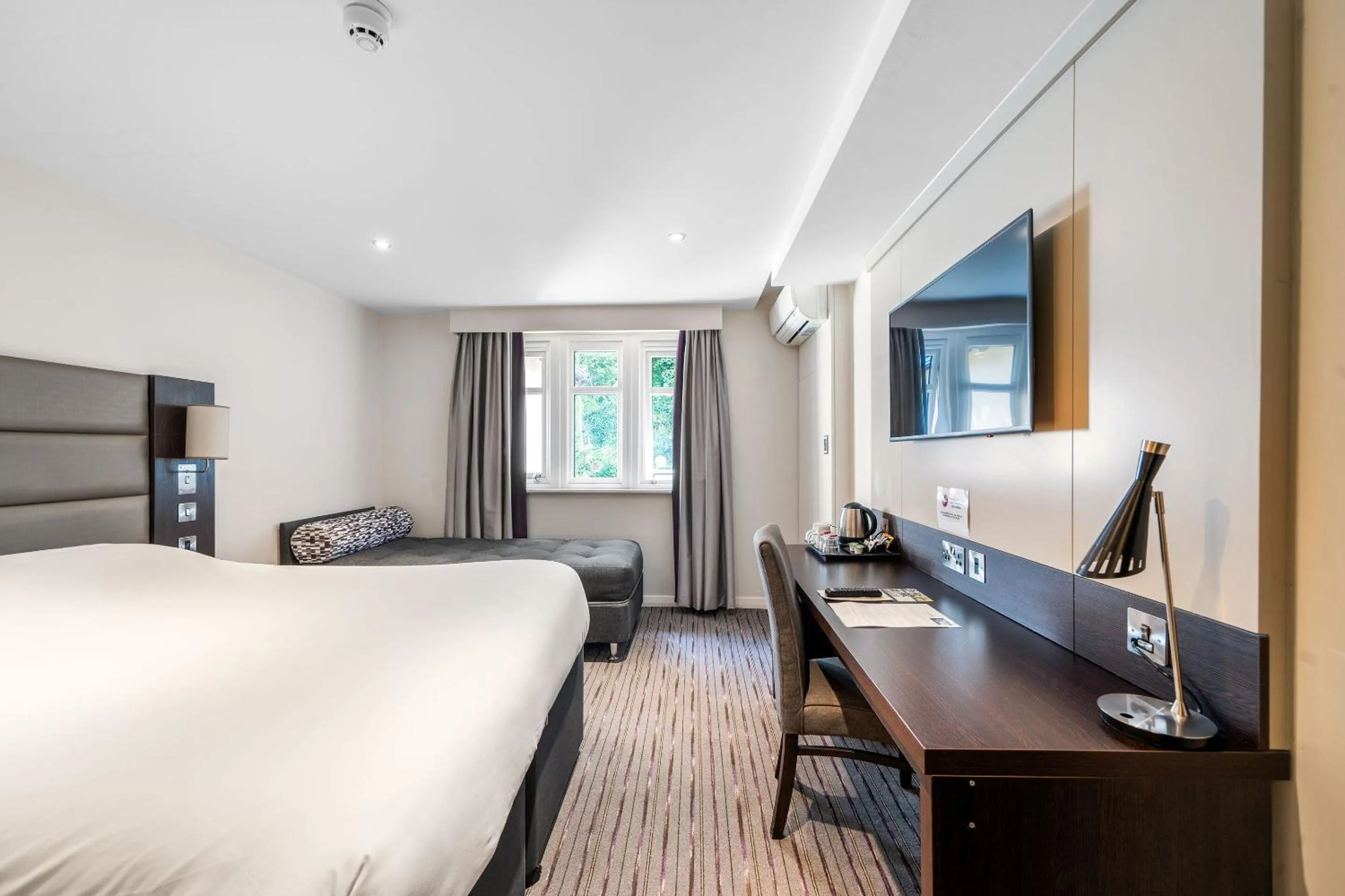 Bedroom, Bed in Sidcot Arms