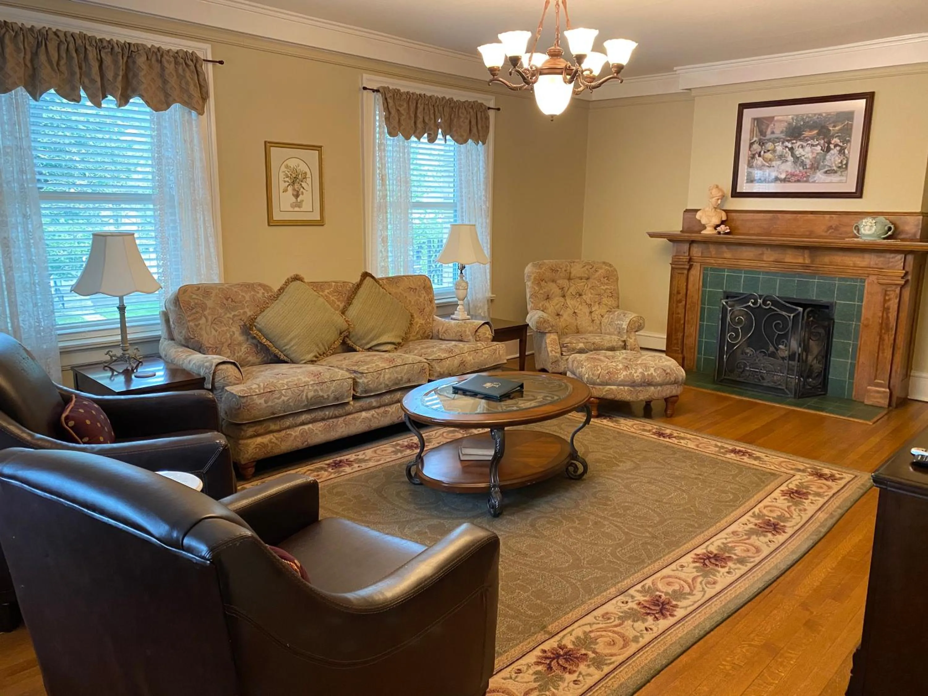 Living room in Inn at 835 Boutique Hotel