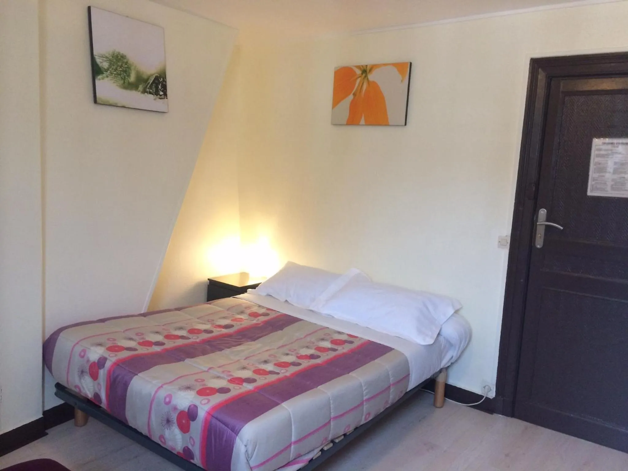 Bedroom, Bed in Hotel Restaurant Tokyo