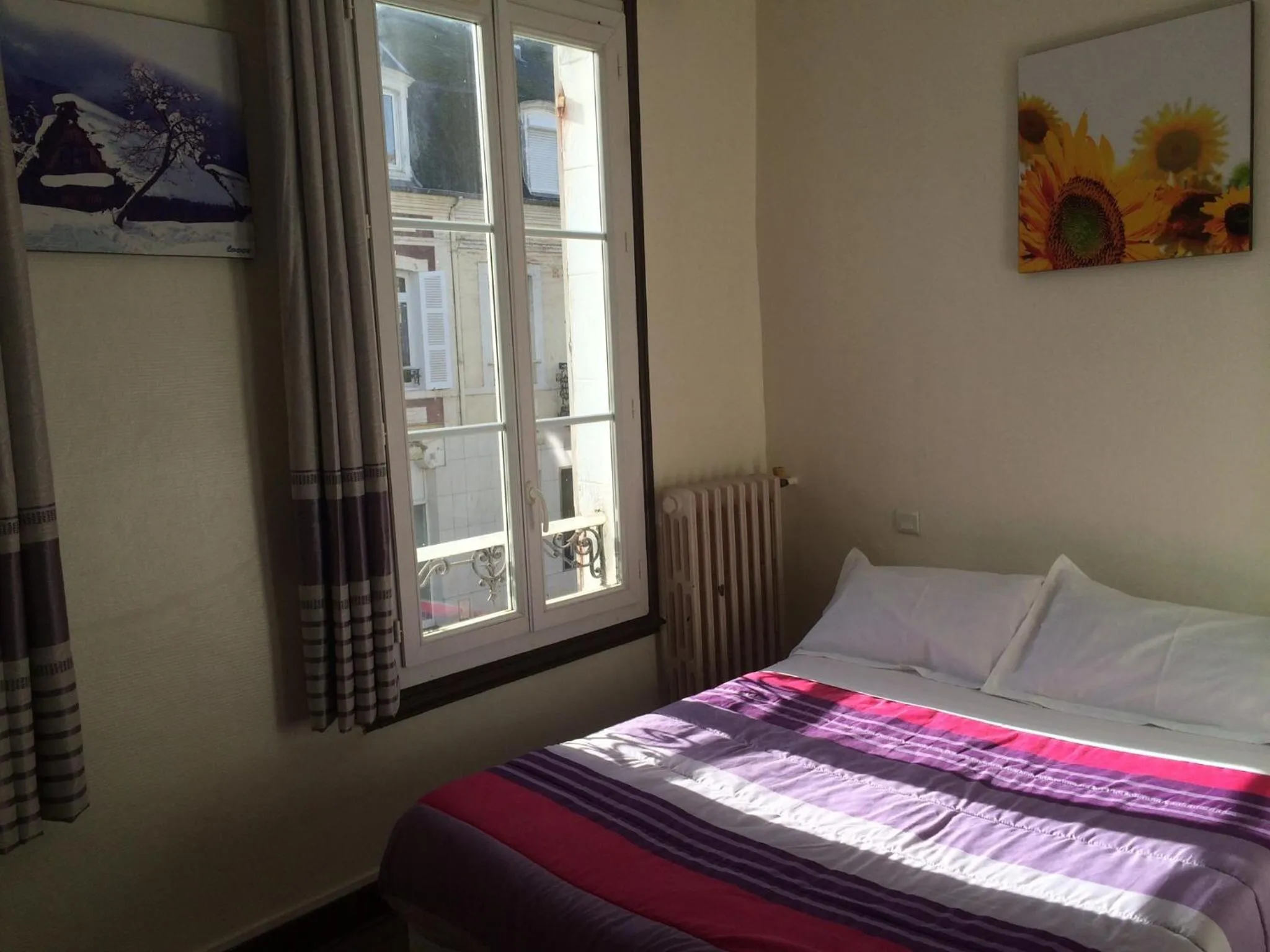 Bedroom, Bed in Hotel Restaurant Tokyo