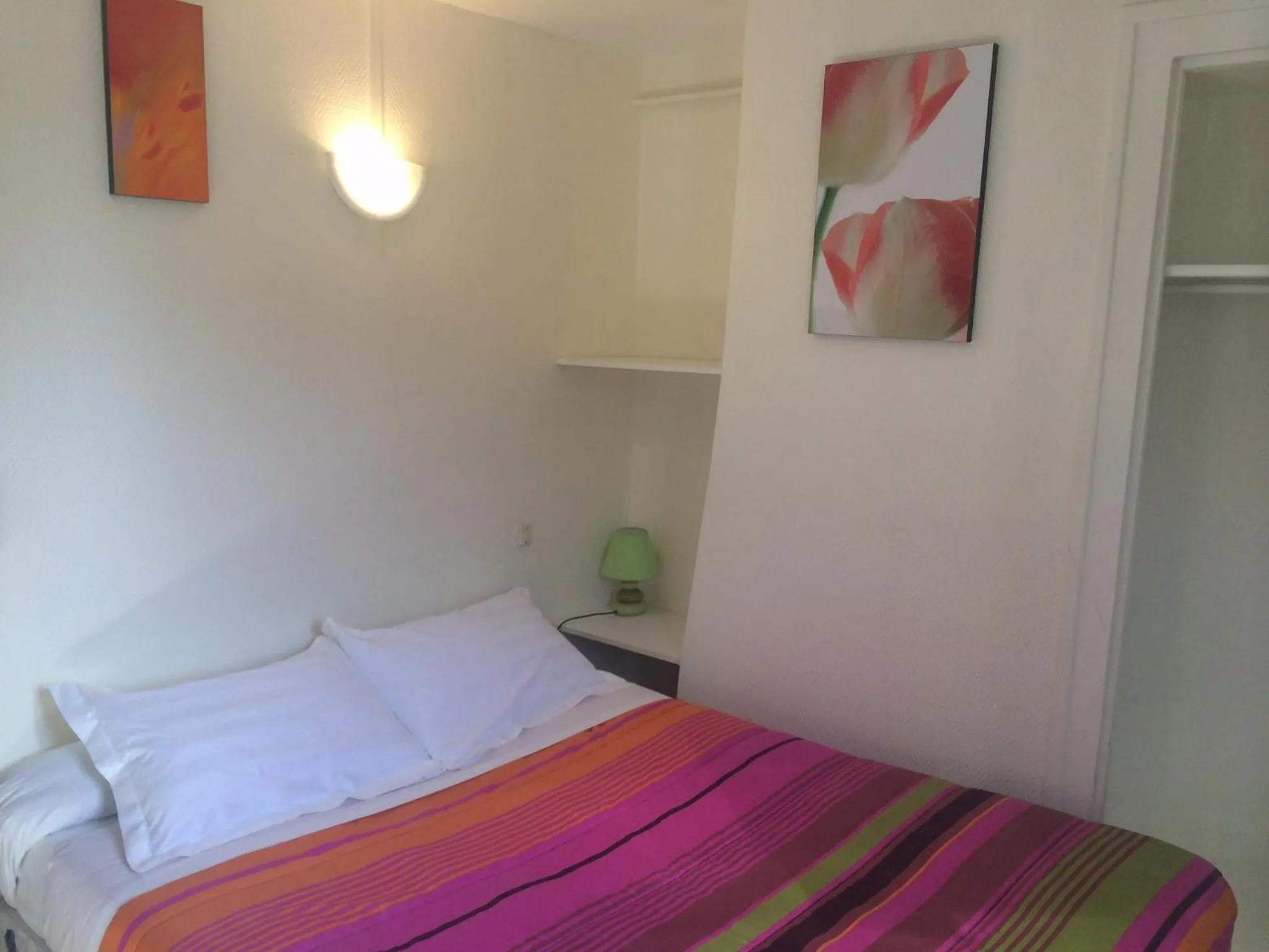 Bedroom, Bed in Hotel Restaurant Tokyo