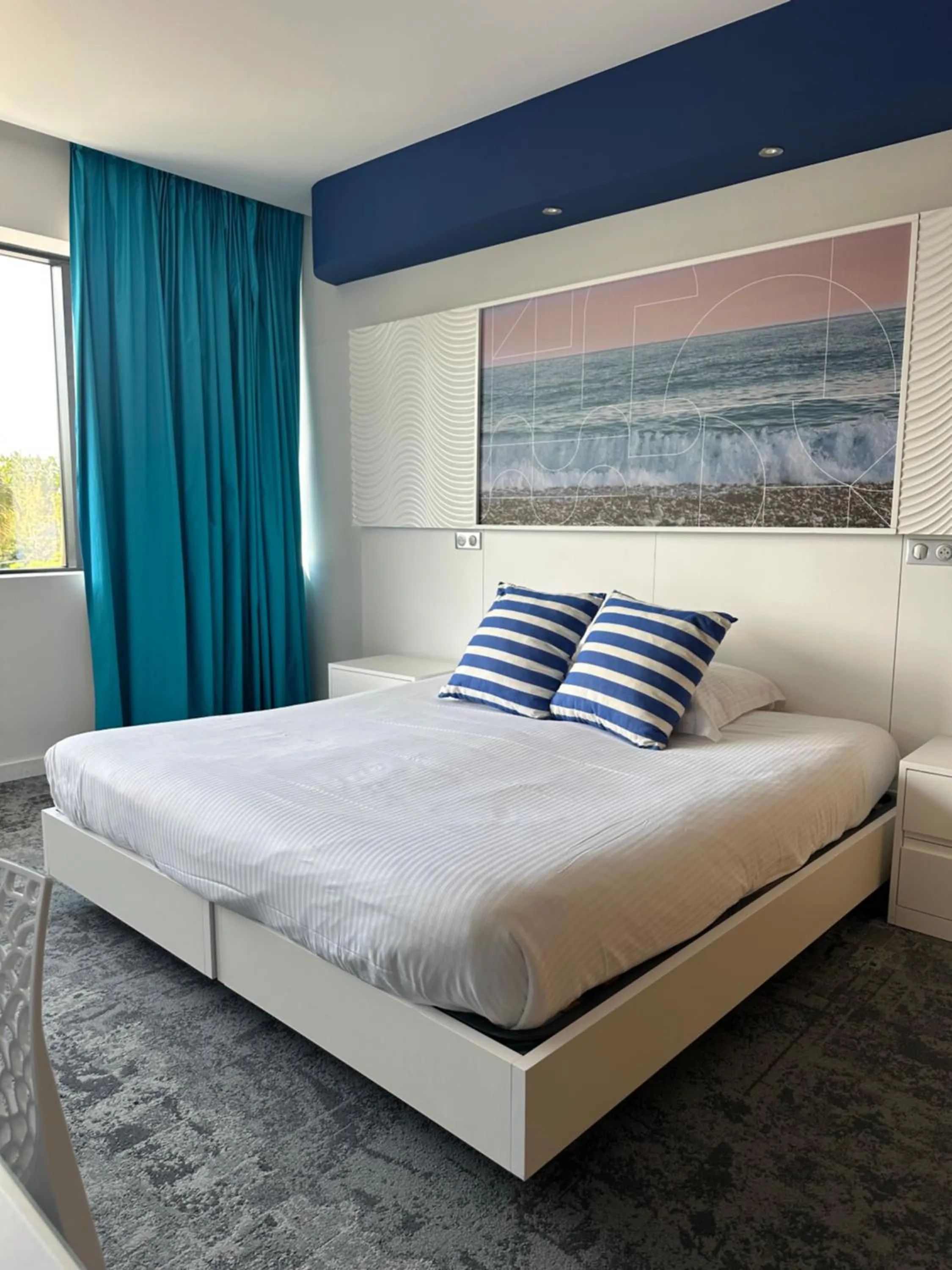 Bedroom, Bed in SoBlue Hôtel