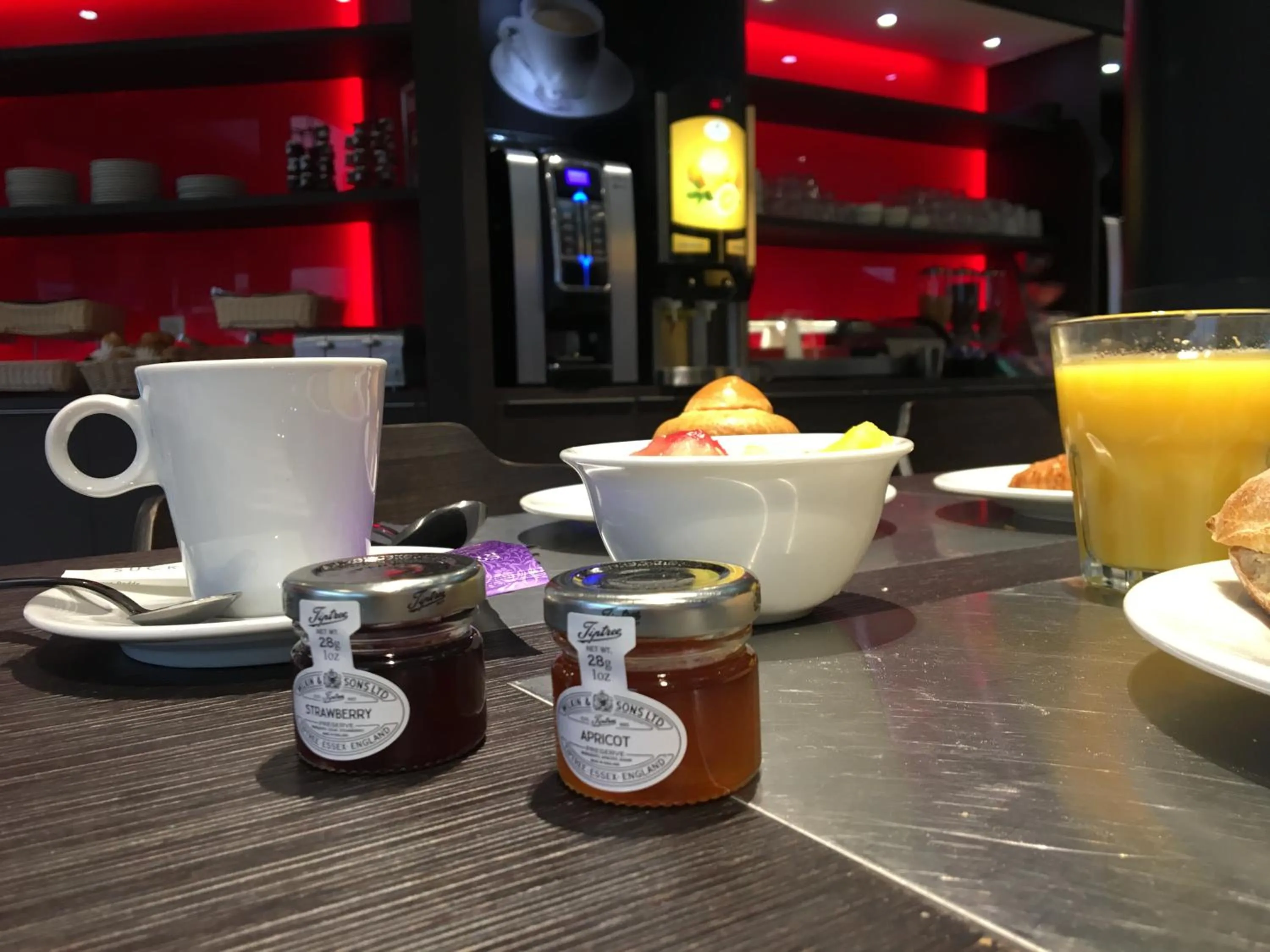 Buffet breakfast in SoBlue Hôtel