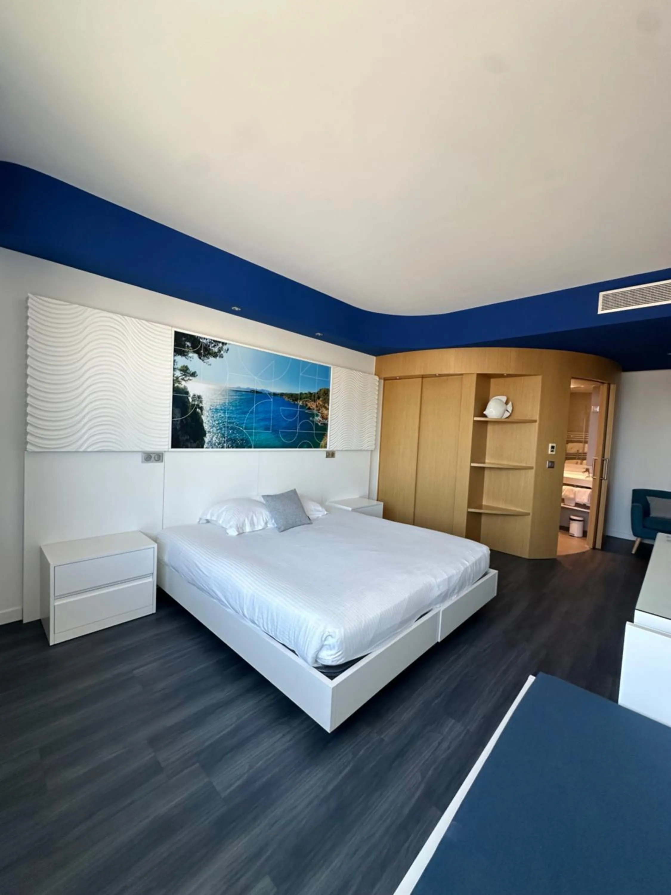 Bedroom, Bed in SoBlue Hôtel